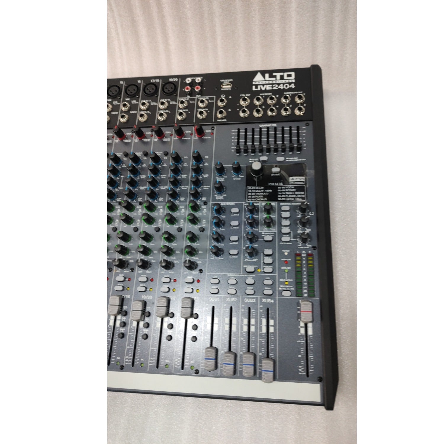 Alto Analog Mixers 202101664943 Alto Live 2404 Professional 24-Channel/4-Bus Mixer - Open Box