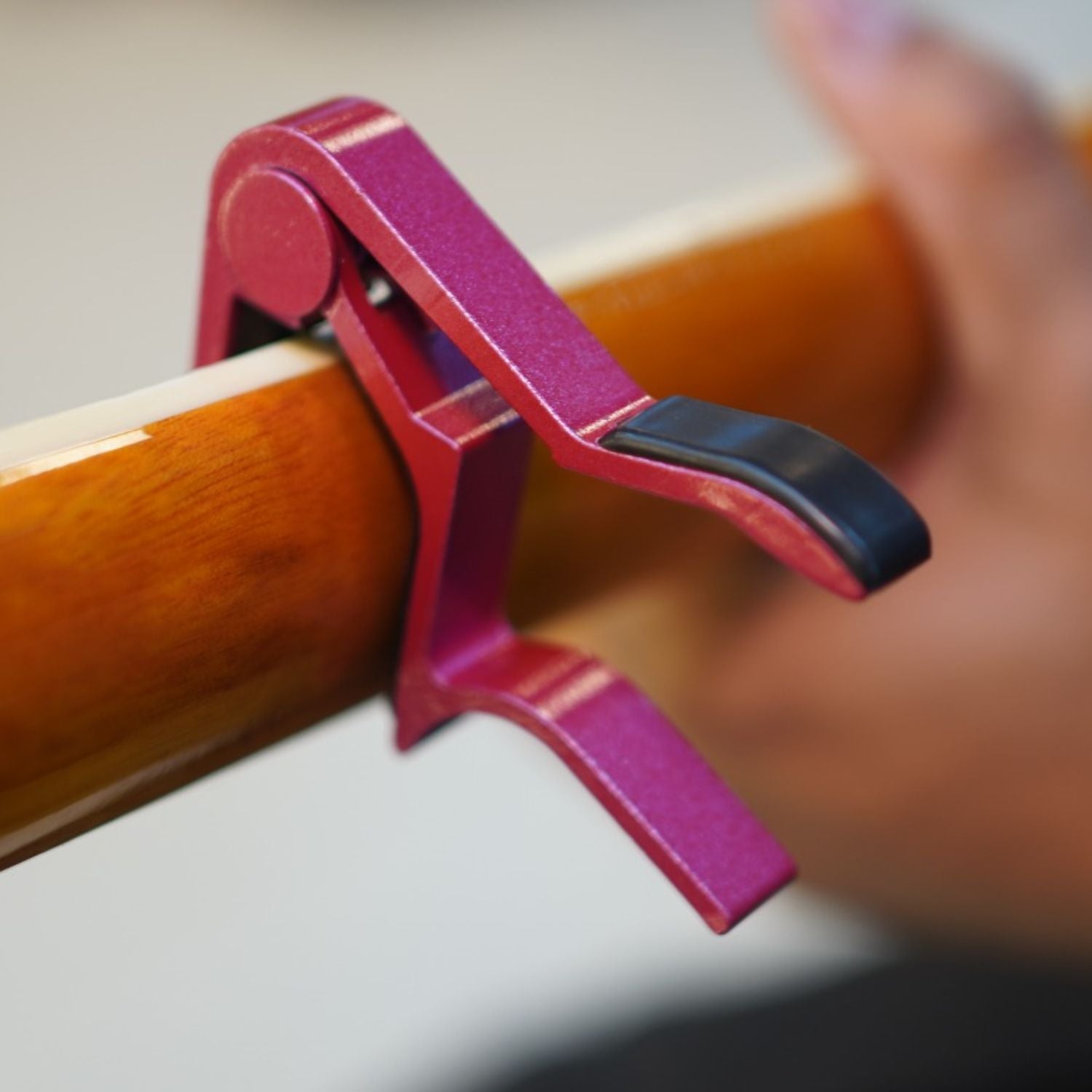 Bajaao Capos Bajaao Metal Capo For Guitar, Ukulele, Mandolin & Banjo #color_pink