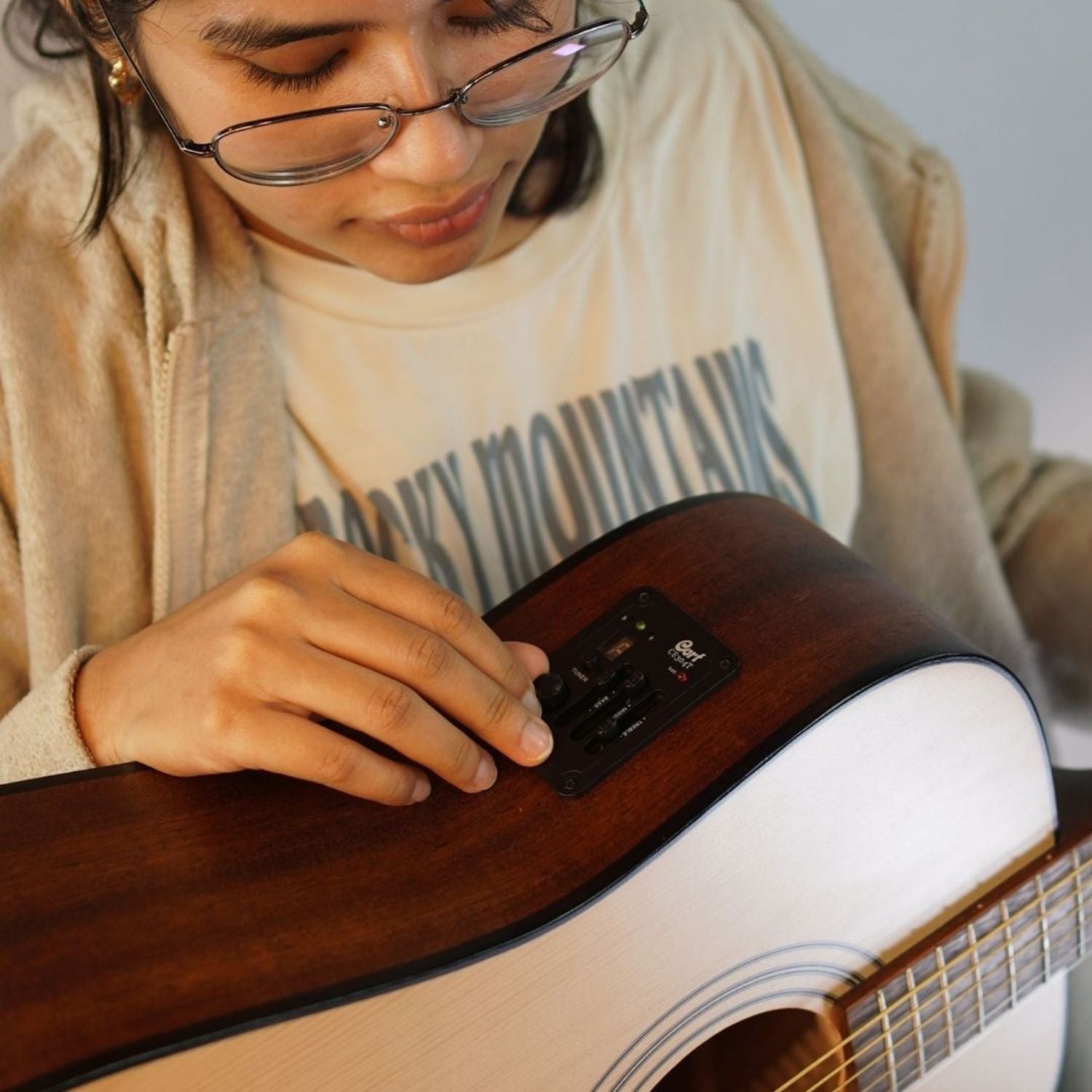 Cort Electro Acoustic Guitars Cort AD300E 6 String Electro Acoustic Guitar #color_open-pore,type_single