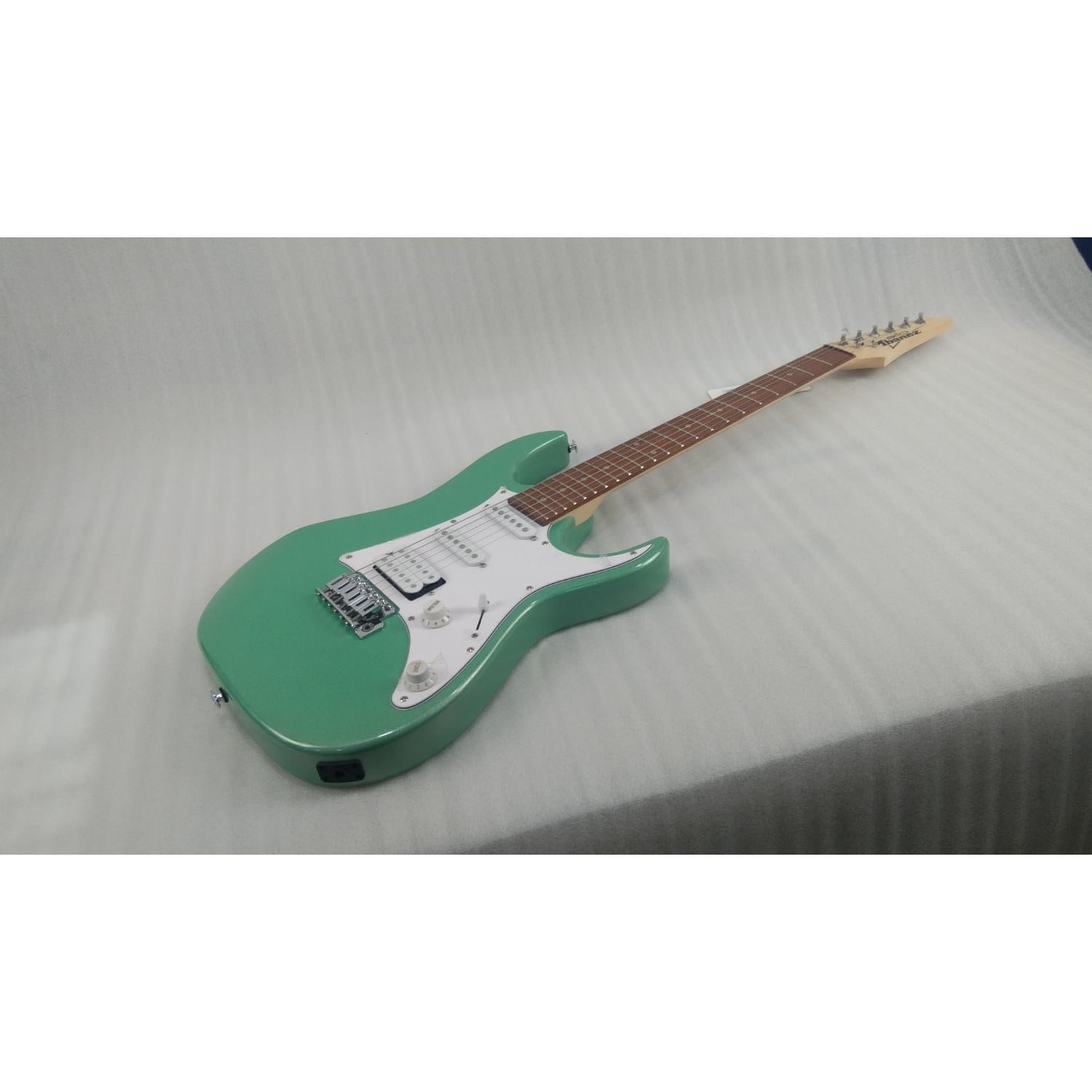 Ibanez Electric Guitars Ibanez GRX40 RG Gio Series Maple Neck 6 String Electric Guitar - Open Box B Stock
