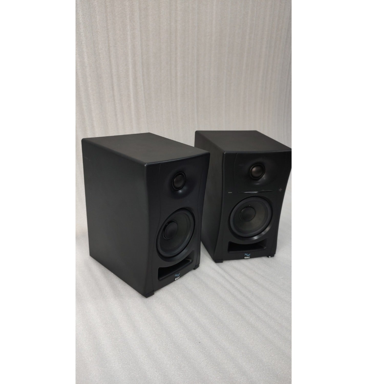 Kali Audio Monitor Speakers Kali Audio LP-UNF 4.5" Ultra Nearfield Powered Studio Monitors - Pair - Open Box