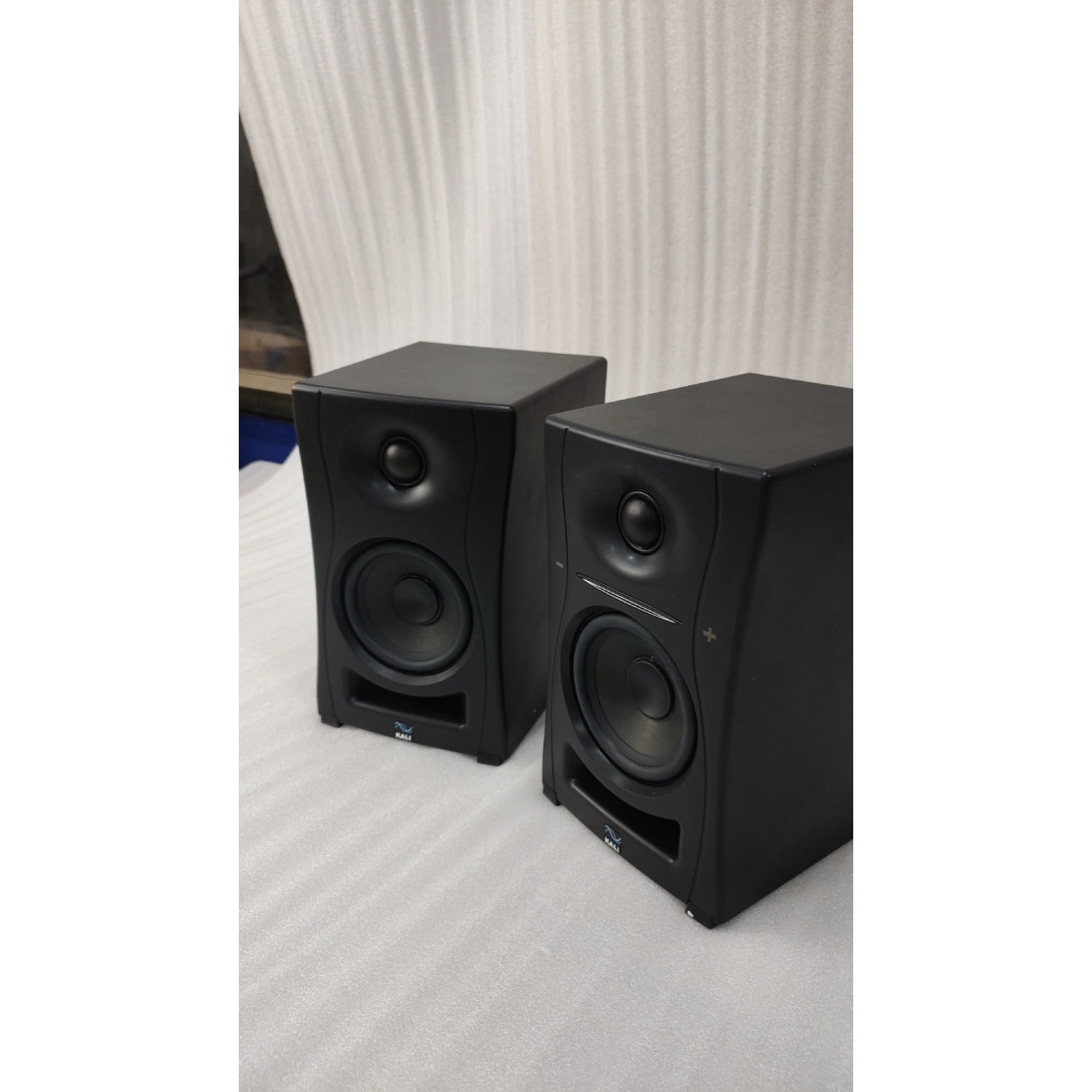 Kali Audio Monitor Speakers Kali Audio LP-UNF 4.5" Ultra Nearfield Powered Studio Monitors - Pair - Open Box