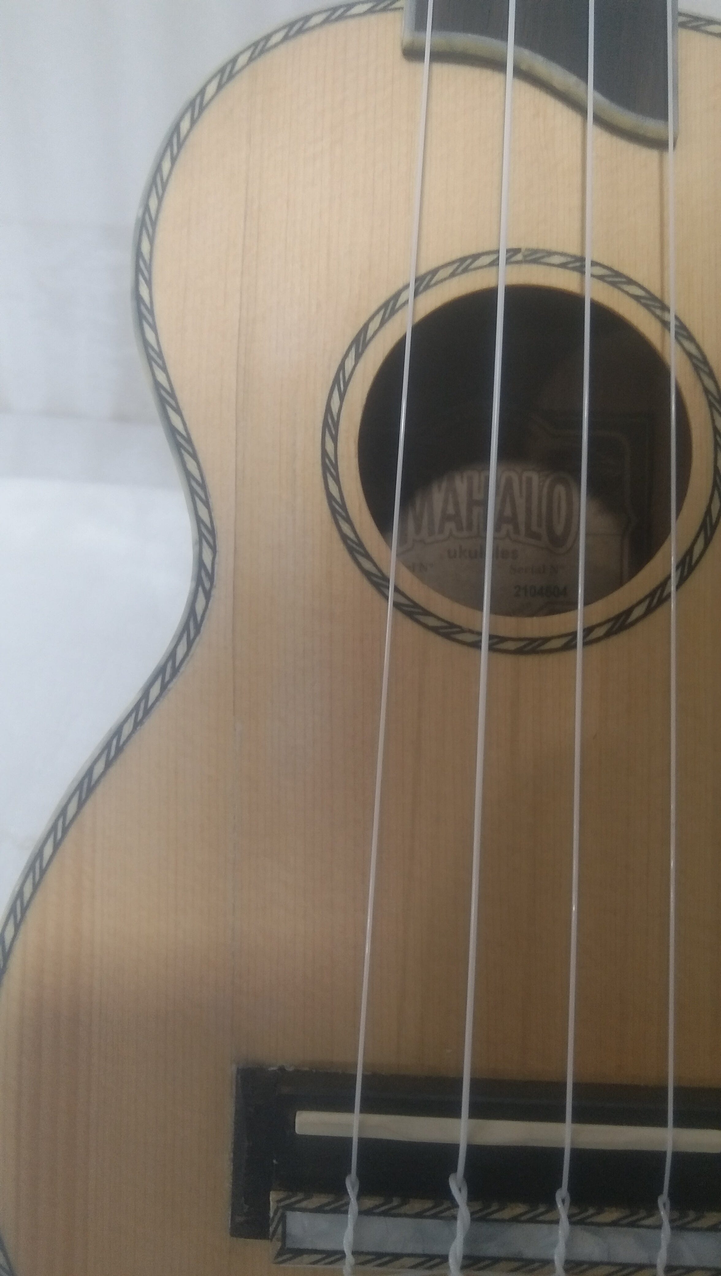 mahalo soprano ukuleles mahalo mp1e pearl series semi electric soprano ukulele with bag - open box b stock