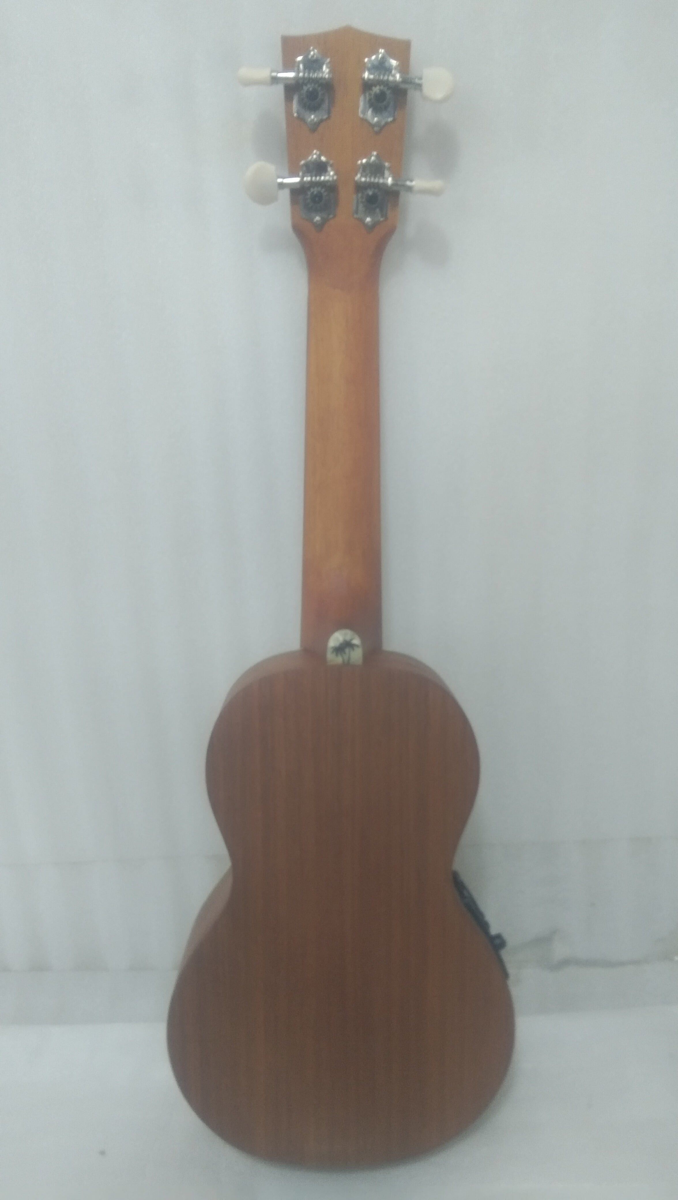 mahalo soprano ukuleles mahalo mp1e pearl series semi electric soprano ukulele with bag - open box b stock