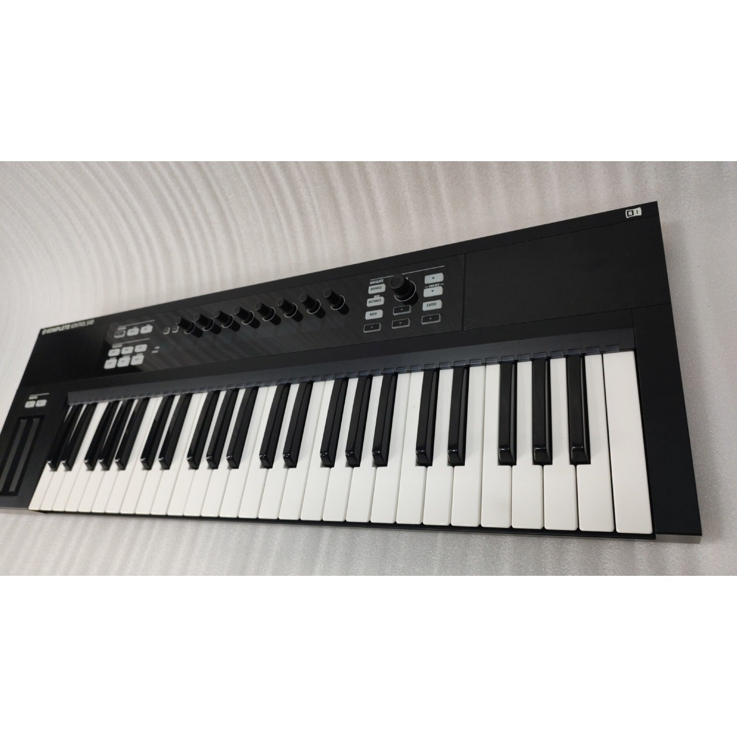 Native Instruments Midi Keyboards Native Instruments Komplete Kontrol S49 MK1 Midi Keyboard with Free Upgrade To Komplete 12 Select - Open Box