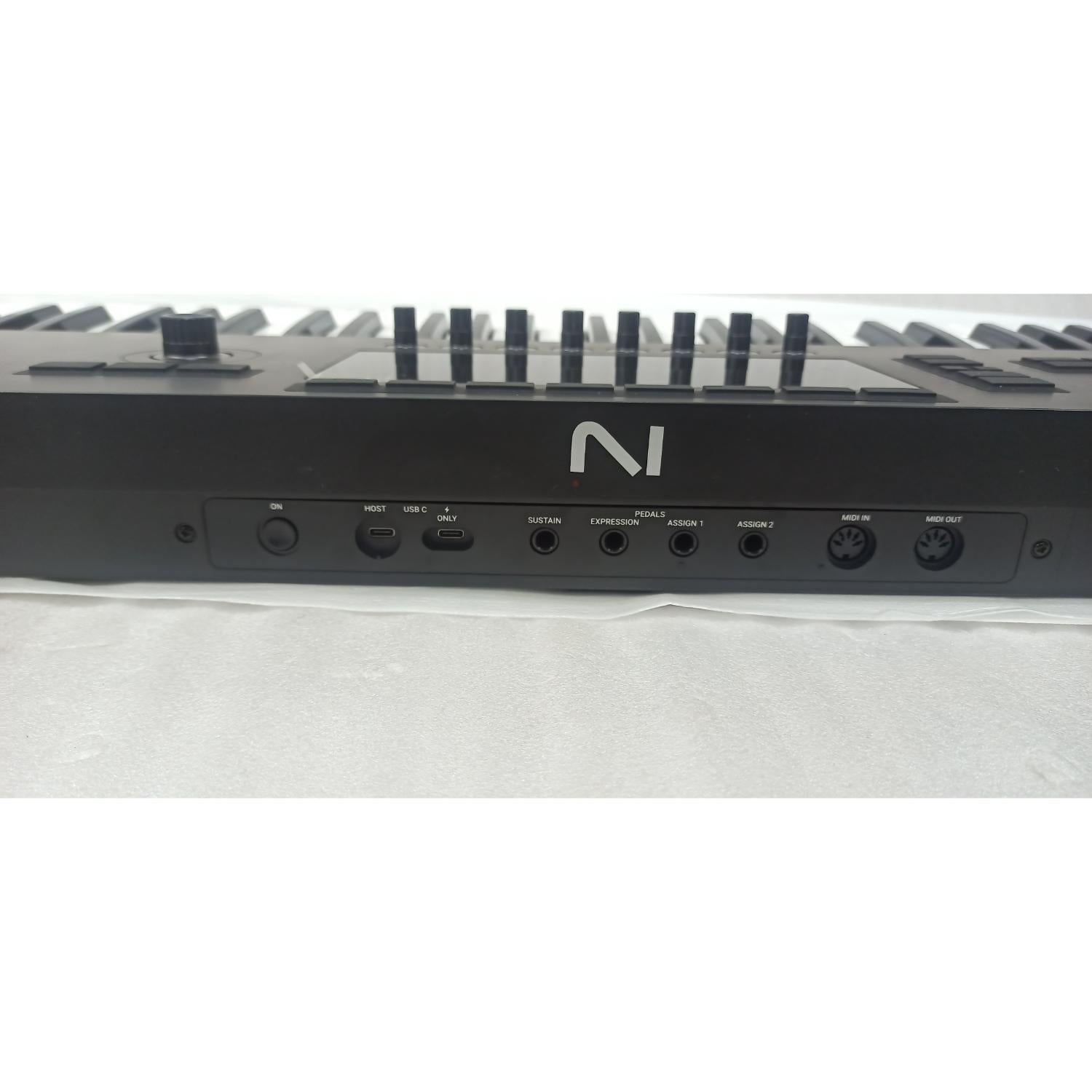 Native Instruments Midi Keyboards Native Instruments Komplete Kontrol S61 MK3 Midi Keyboard - Open Box