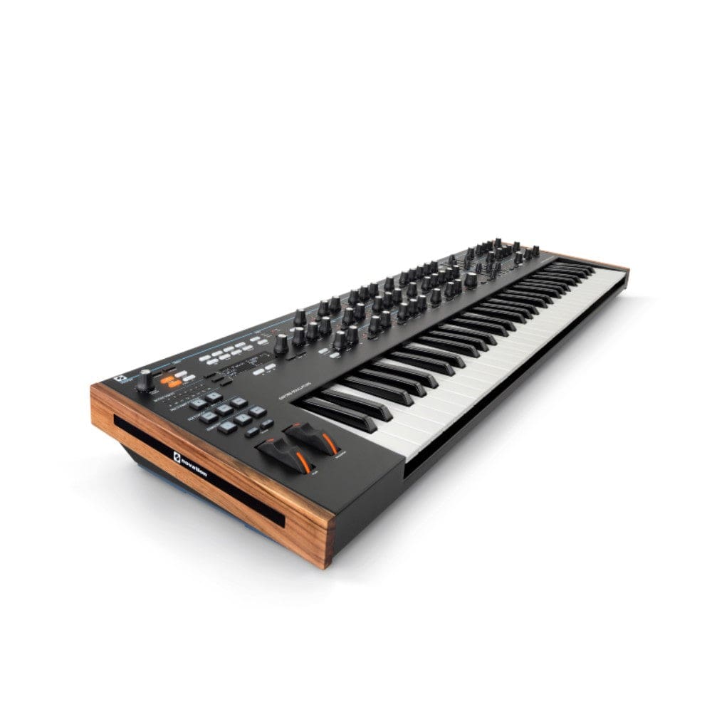 novation synthesizers novation summit flagship two part 16 voice 61 key polyphonic synthesiser