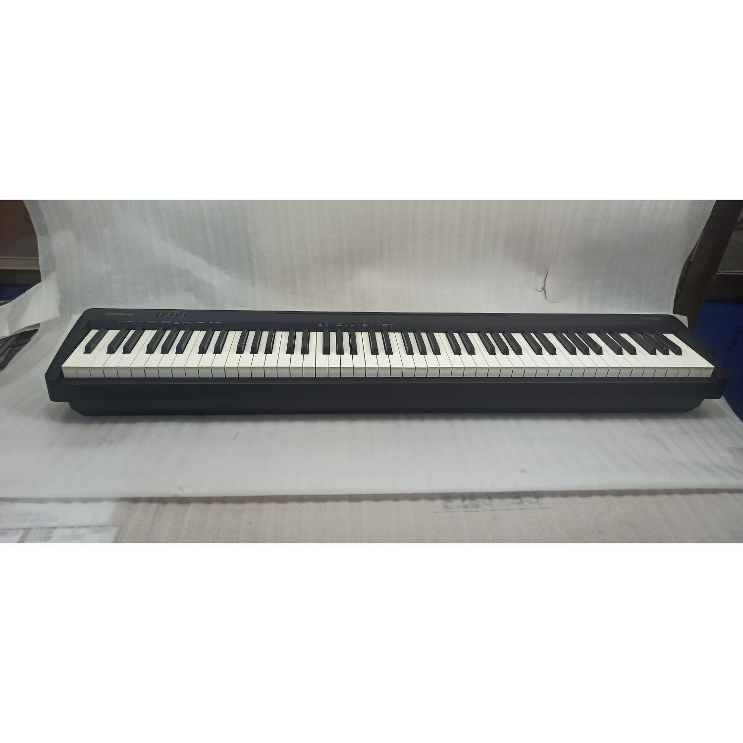 Roland Digital Pianos 2.03E+11 Roland FP-10 88-Key Digital Piano - Black - Open Box