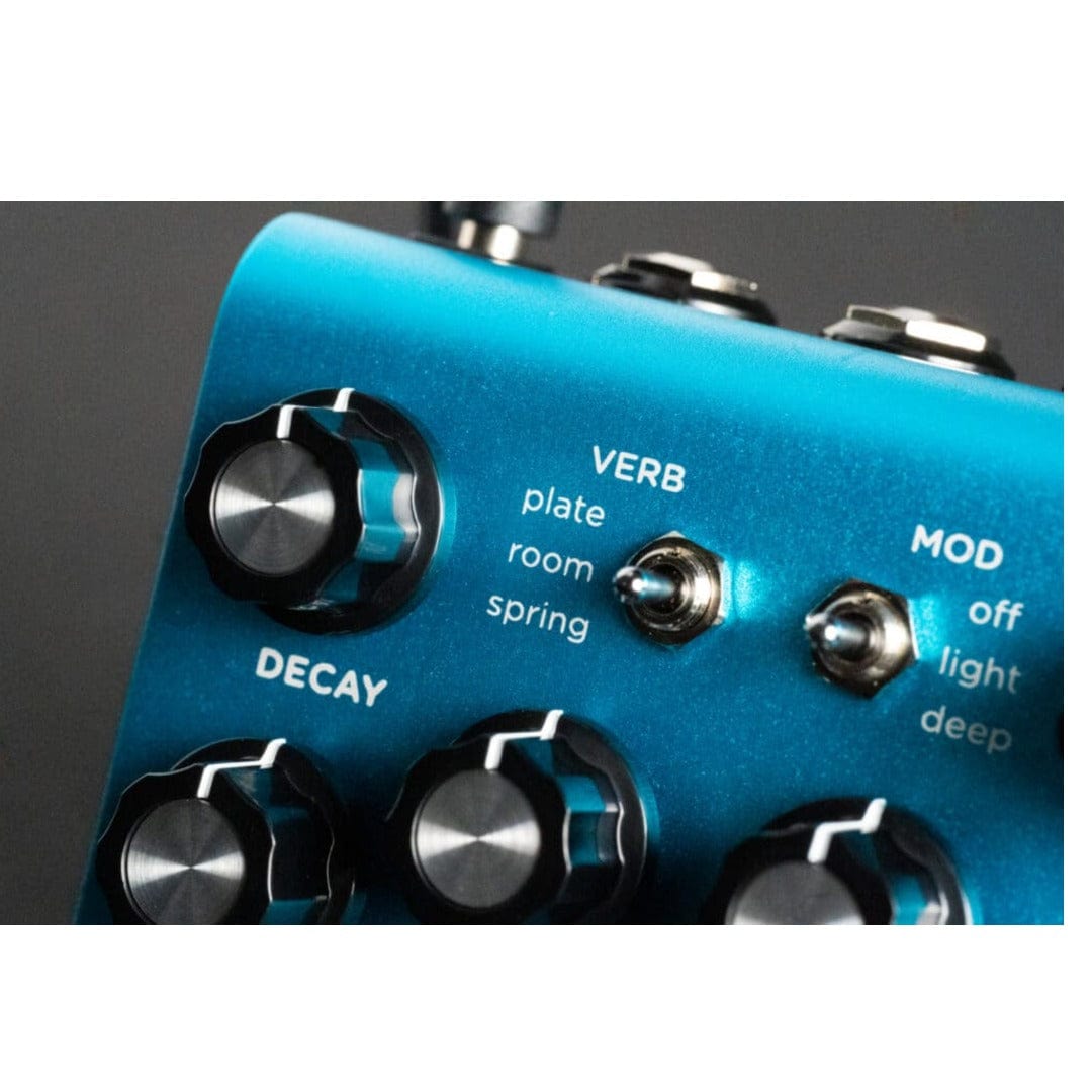 strymon effect pedals strymon bluesky v2 reverberator pedal