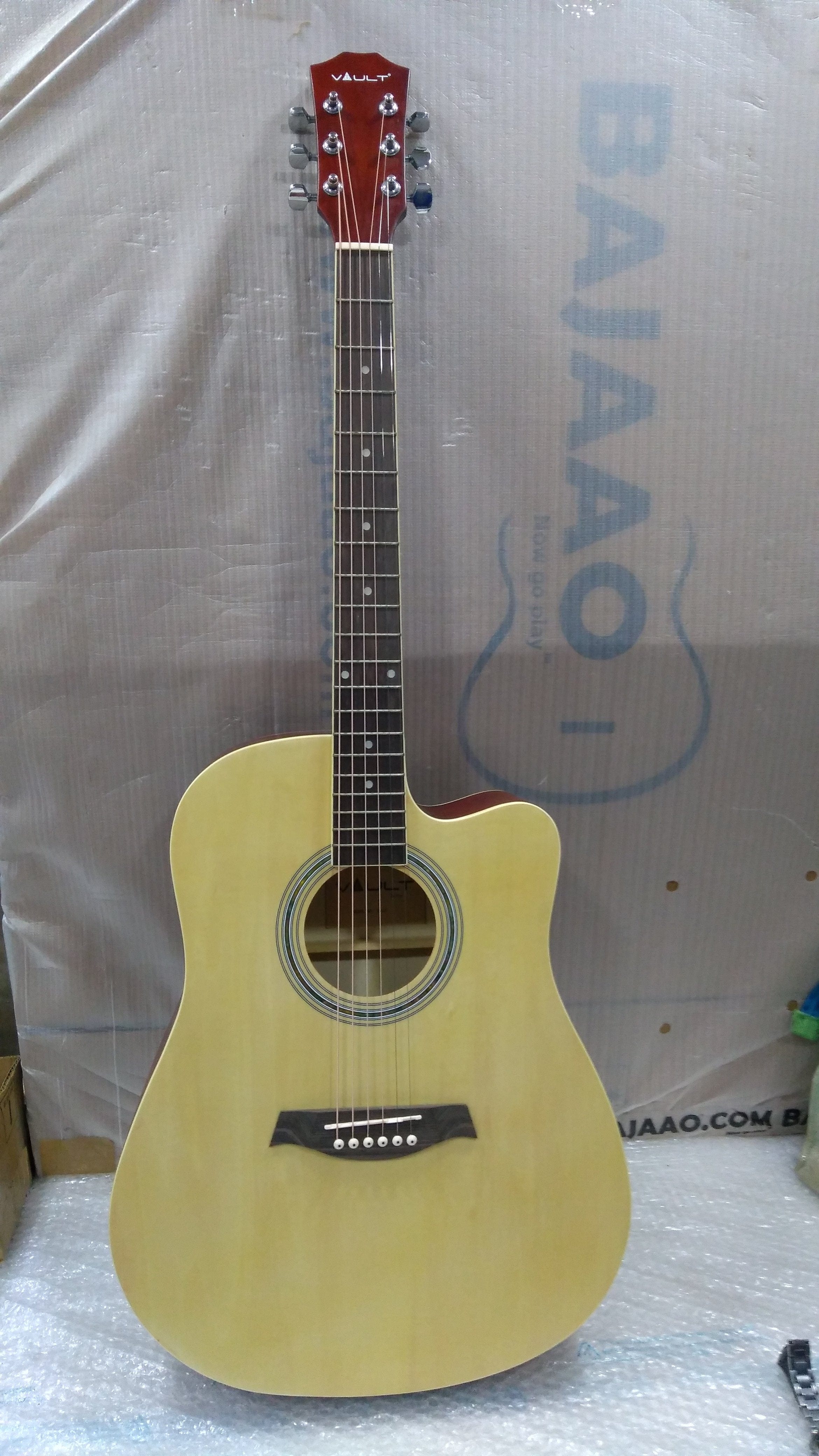 vault acoustic guitars vault ed-10c 41 inch cutaway acoustic guitar - natural - open box b stock