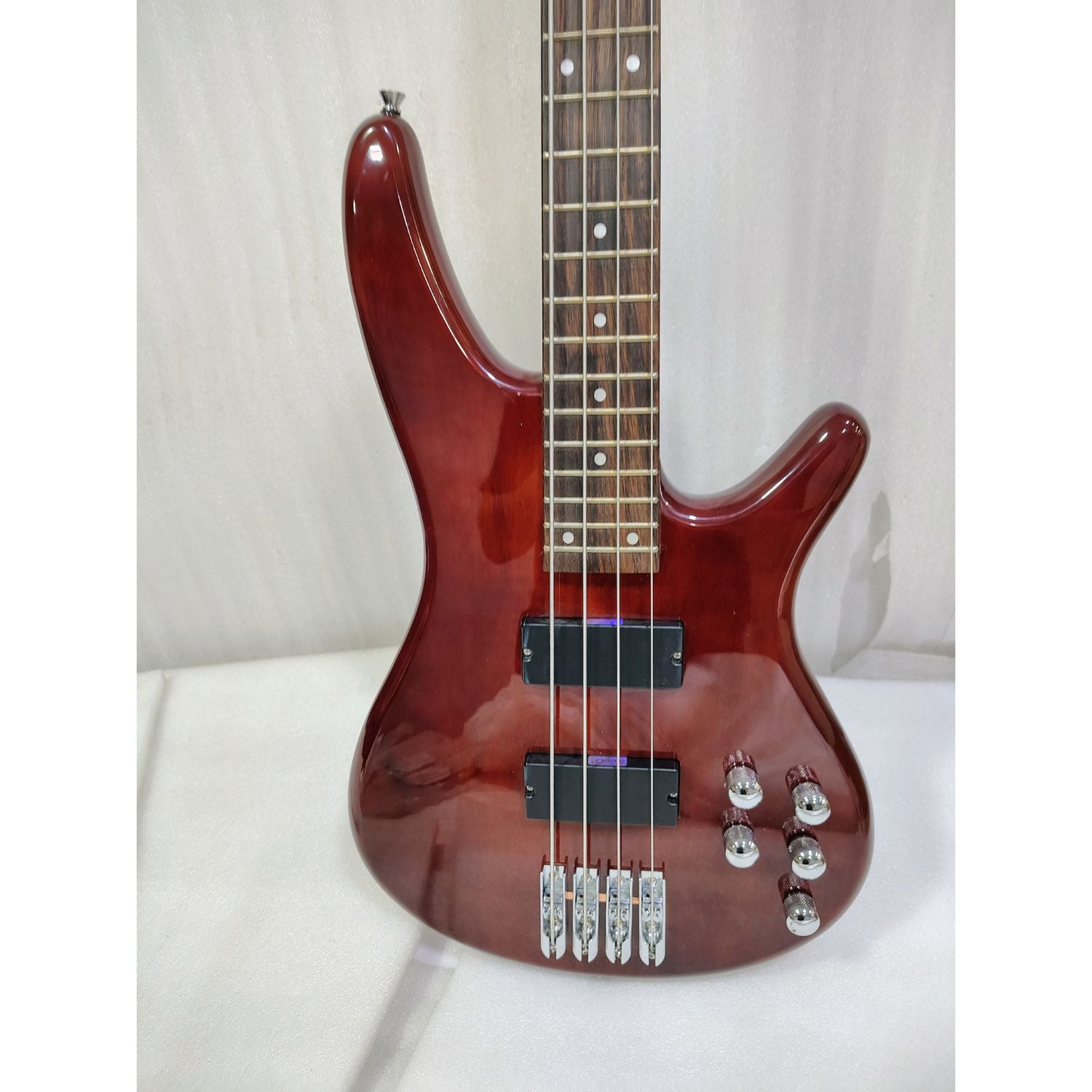 Vault Bass Guitars 202401029965 Vault Performer Pro RB4 Four String Electric Bass Guitar with Gigbag - High Gloss Solid Mahogany - Open Box