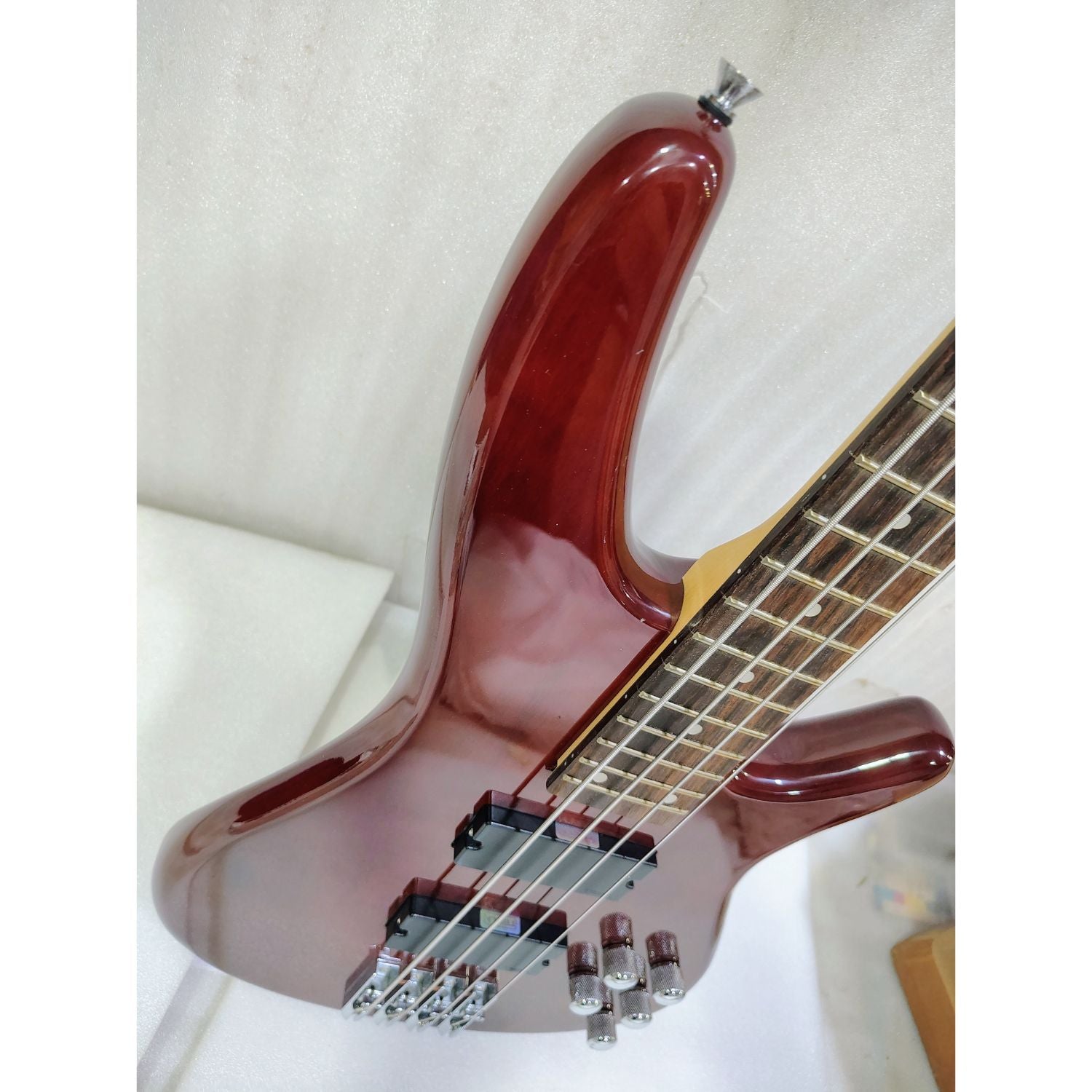 Vault Bass Guitars 202401029965 Vault Performer Pro RB4 Four String Electric Bass Guitar with Gigbag - High Gloss Solid Mahogany - Open Box