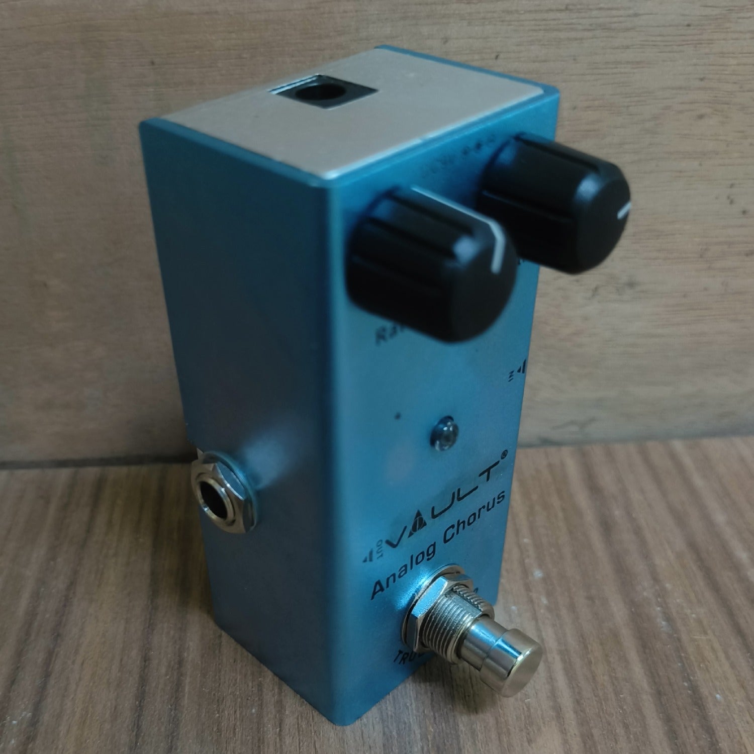 Vault Chorus Pedals Vault Analog Chorus Effects Pedal With all Metal Body, Small Footprint & 3 Year Warranty - Open Box B Stock