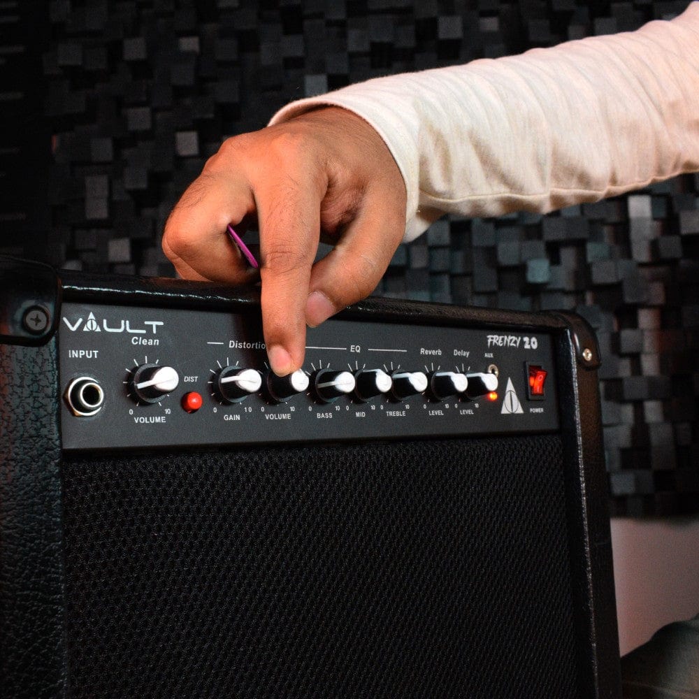 vault guitar combo amplifiers vault frenzy 20 watt guitar combo amplifier with analog distortion, reverb & delay all playable together