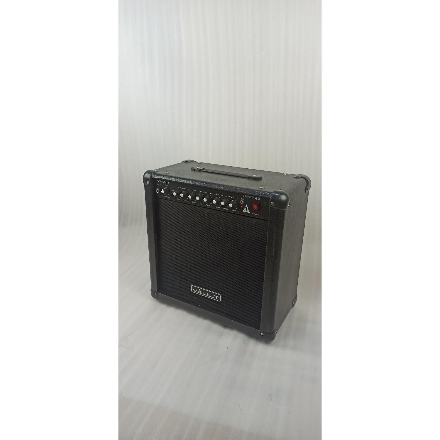 Vault Guitar Combo Amplifiers Vault Frenzy 40 Watt Combo Guitar Amplifier with Analog Distortion, Reverb & Delay All Playable Together - Open Box #barcode_202501113388
