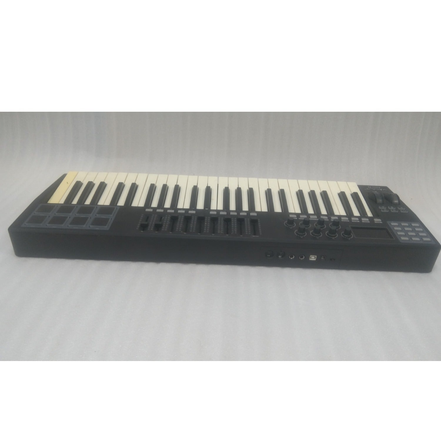 Vault Midi Keyboards Vault APEX 49 USB MIDI Keyboard With RGB Pads - Includes Bitwig 8-Track - Open Box B Stock
