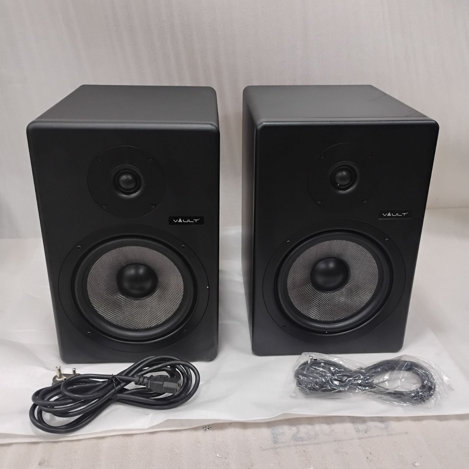 Vault Monitor Speakers 202601039543 Vault C8 8-Inch Powered Studio Monitors - Pair - Open Box #barcode_202601039543