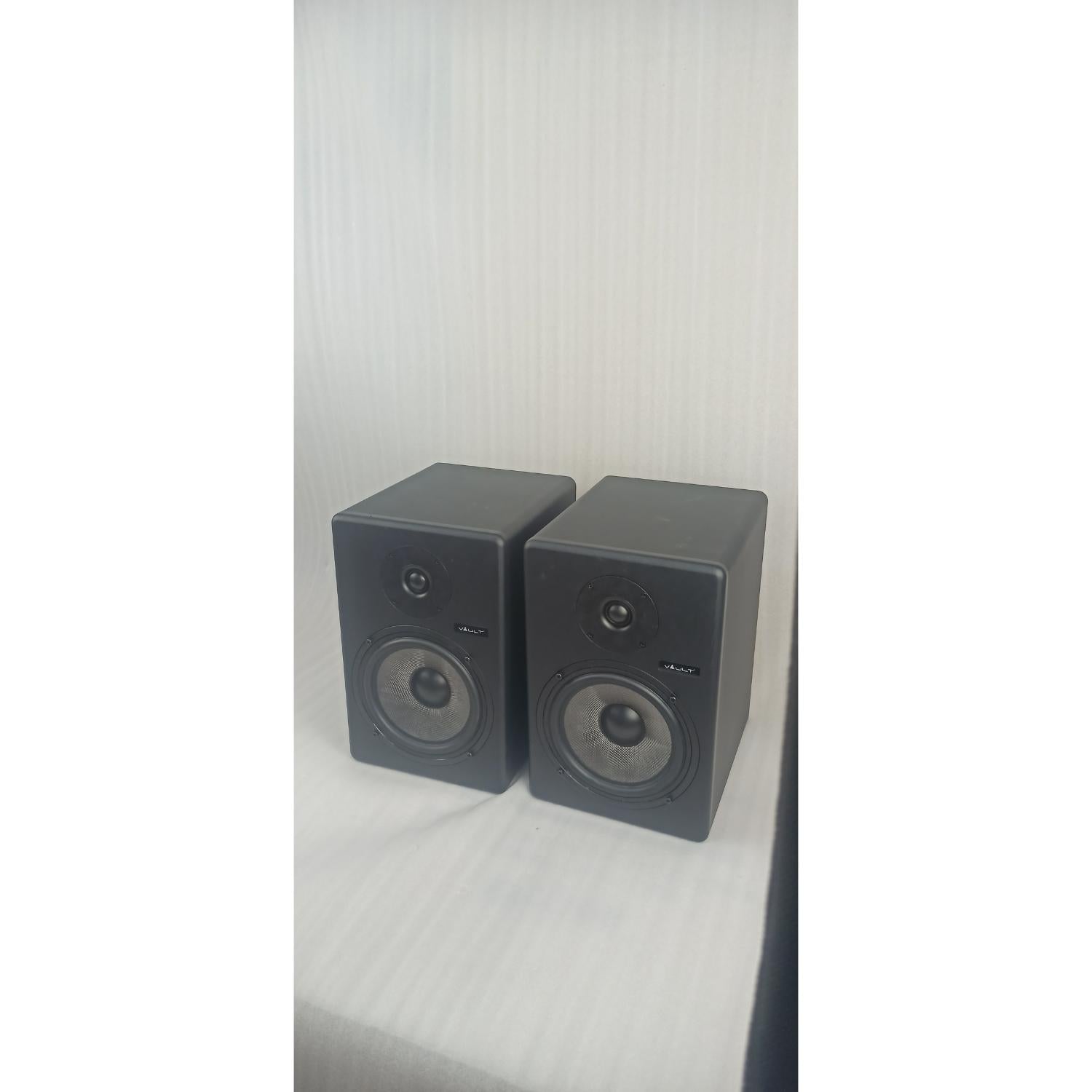 Vault Monitor Speakers Vault C8 8-Inch Powered Studio Monitors - Pair - Open Box