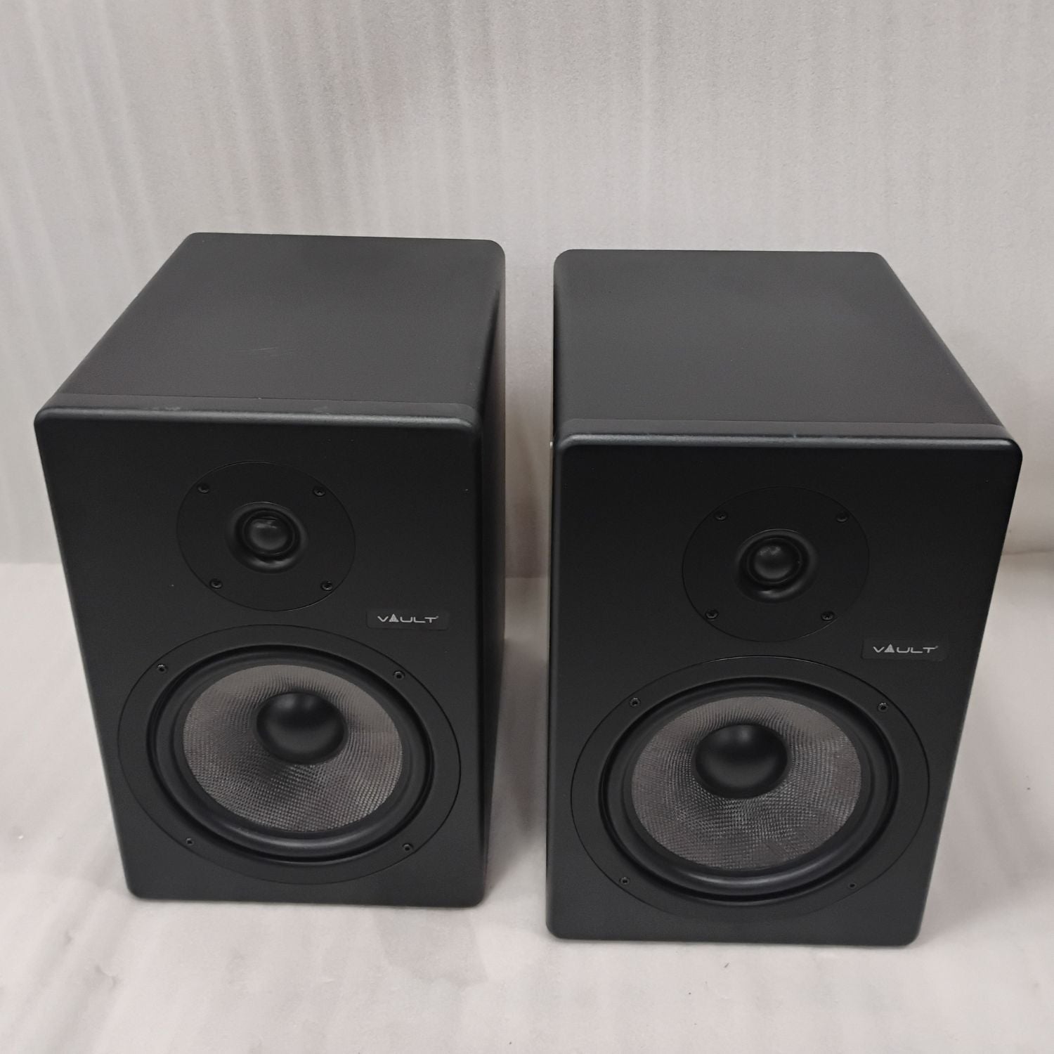 Vault Monitor Speakers Vault C8 8-Inch Powered Studio Monitors - Pair - Open Box #barcode_202601039569