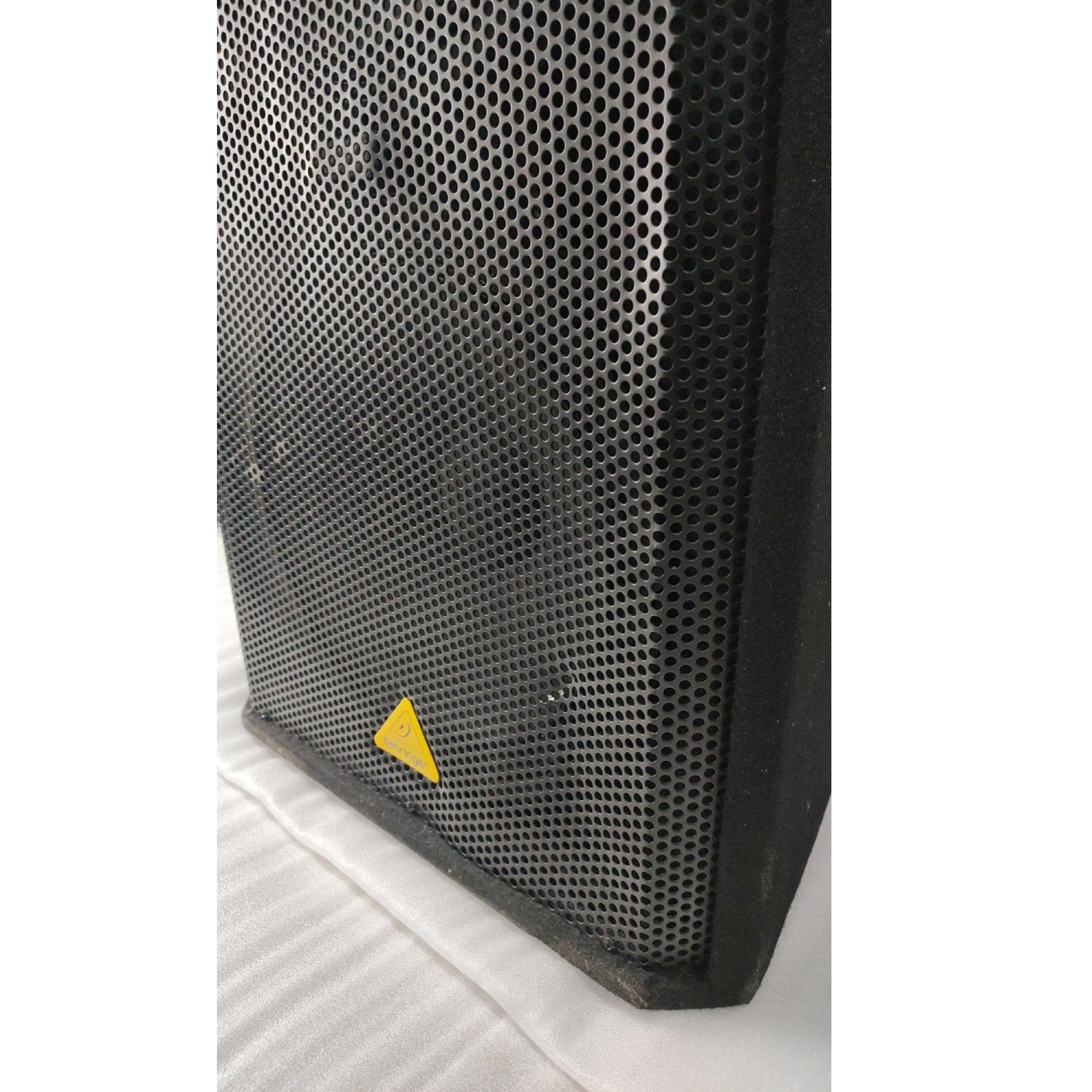 Behringer EUROLIVE VP2520 2000W Dual 15inch PA Speaker - Open Box