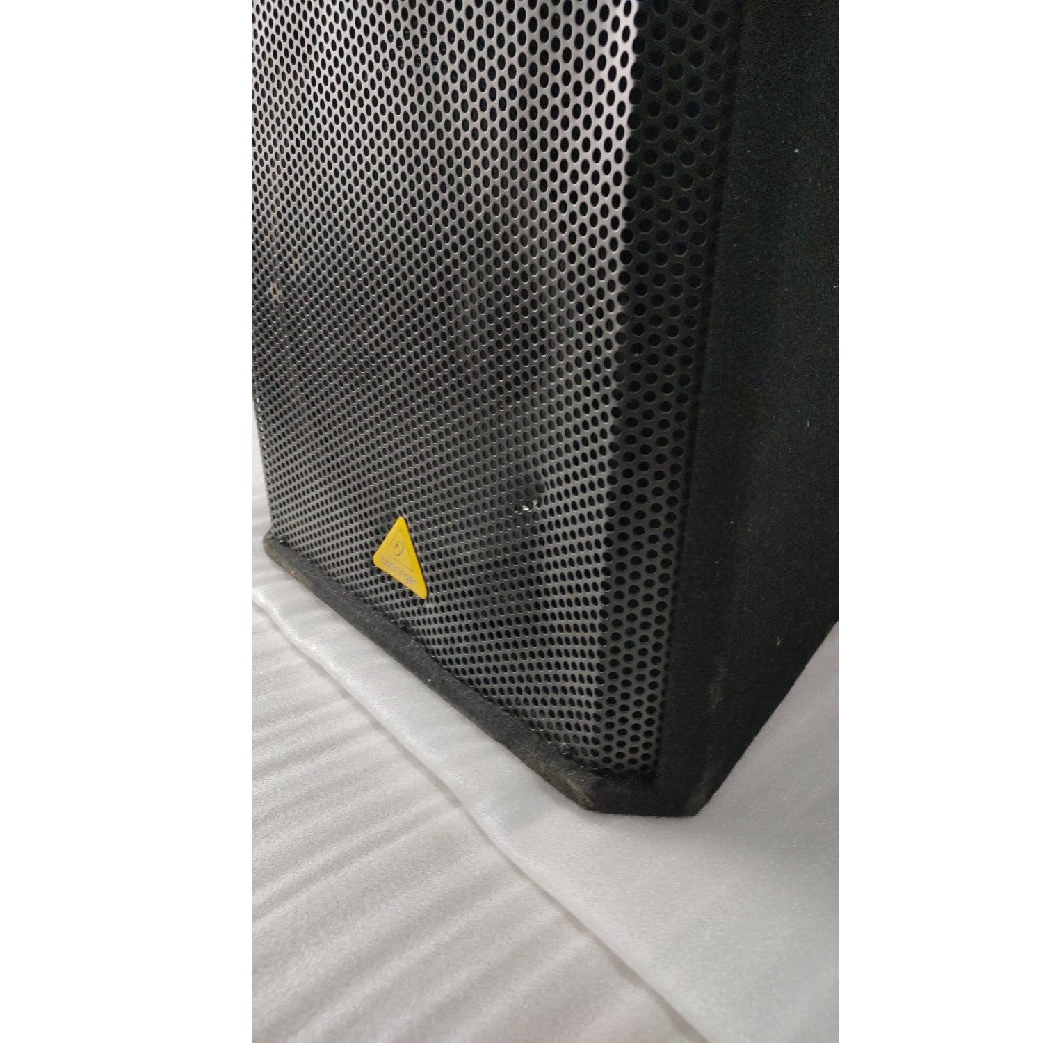 Behringer EUROLIVE VP2520 2000W Dual 15inch PA Speaker - Open Box
