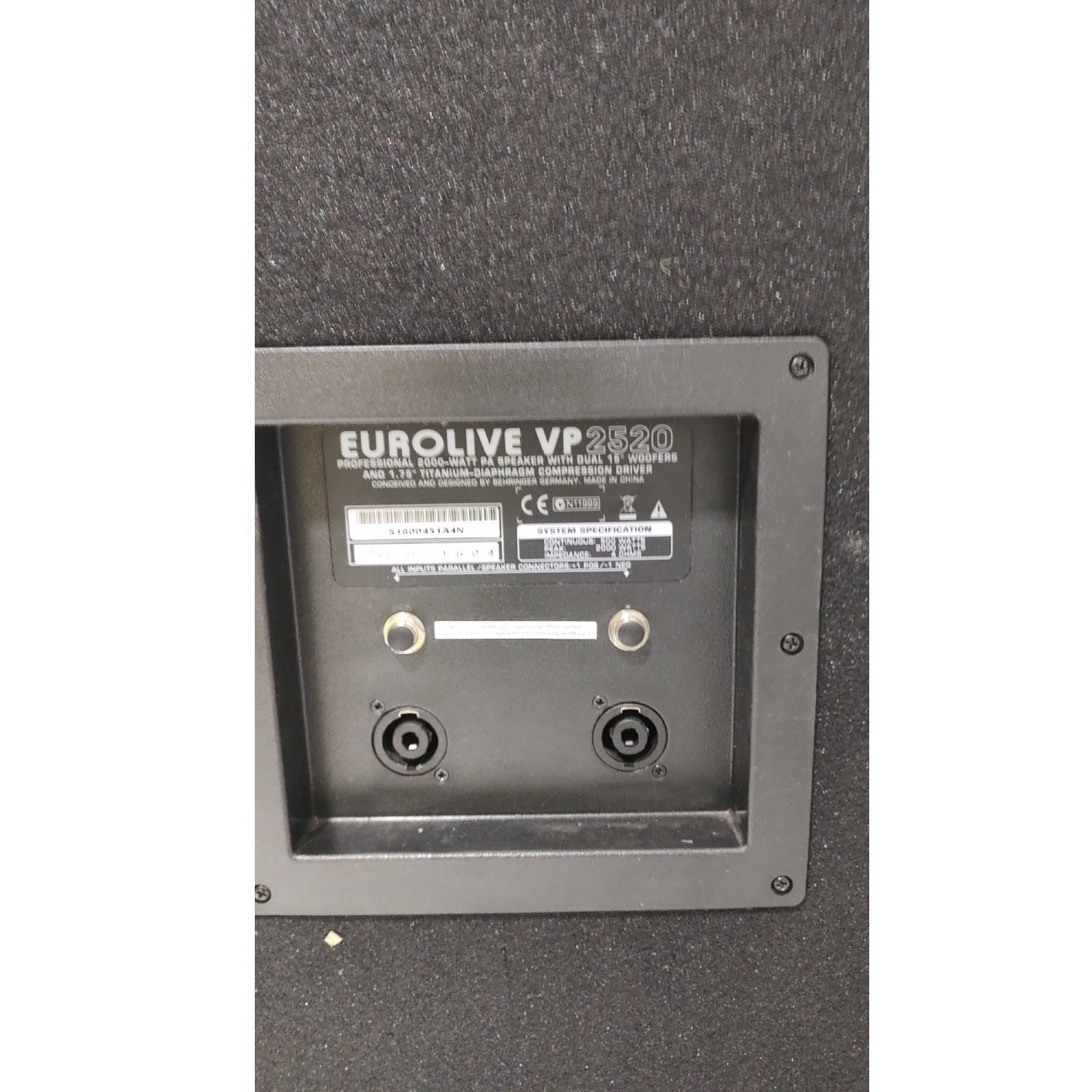Behringer EUROLIVE VP2520 2000W Dual 15inch PA Speaker - Open Box