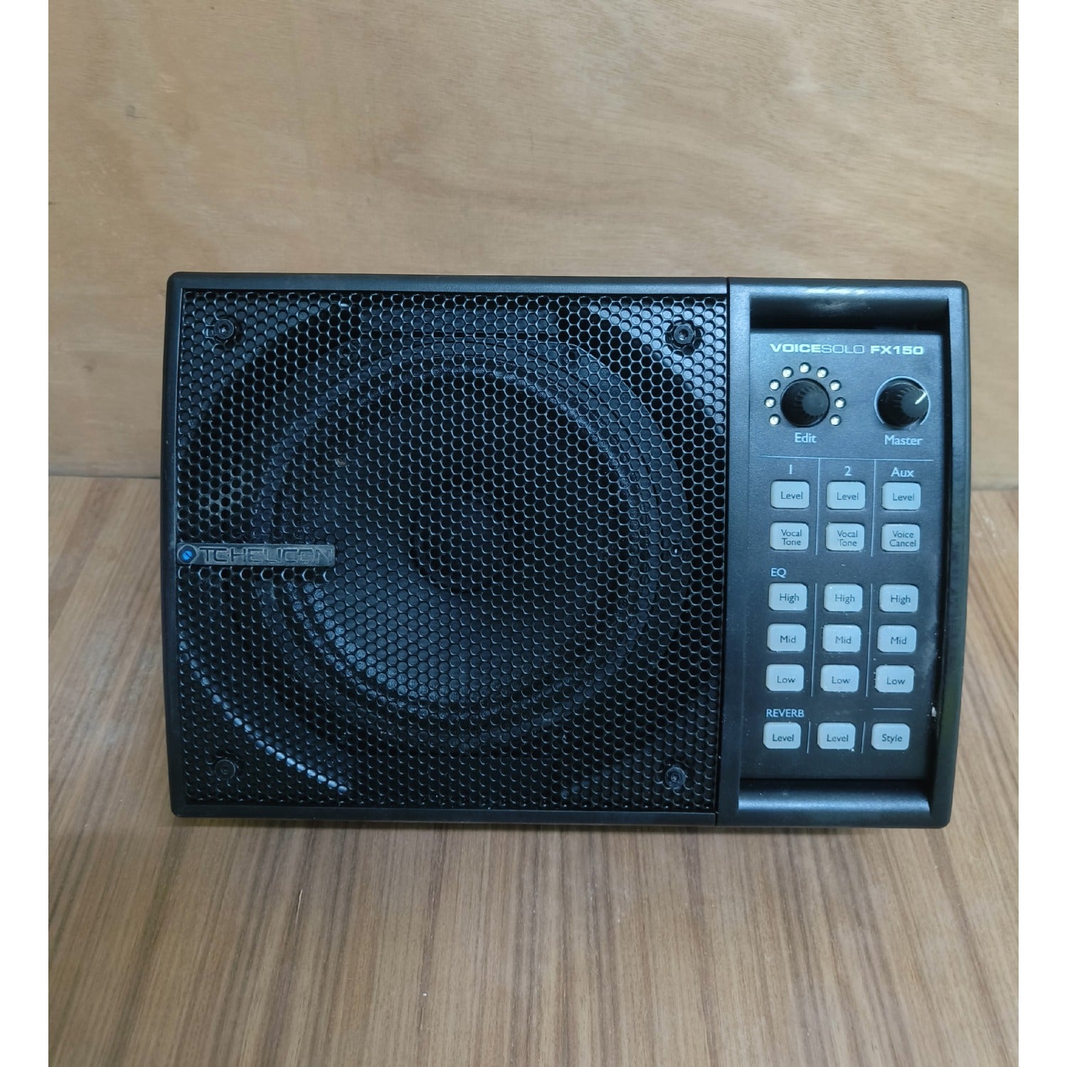 TC Helicon VoiceSolo FX150 Powered Speaker Cabinet - Open Box B Stock