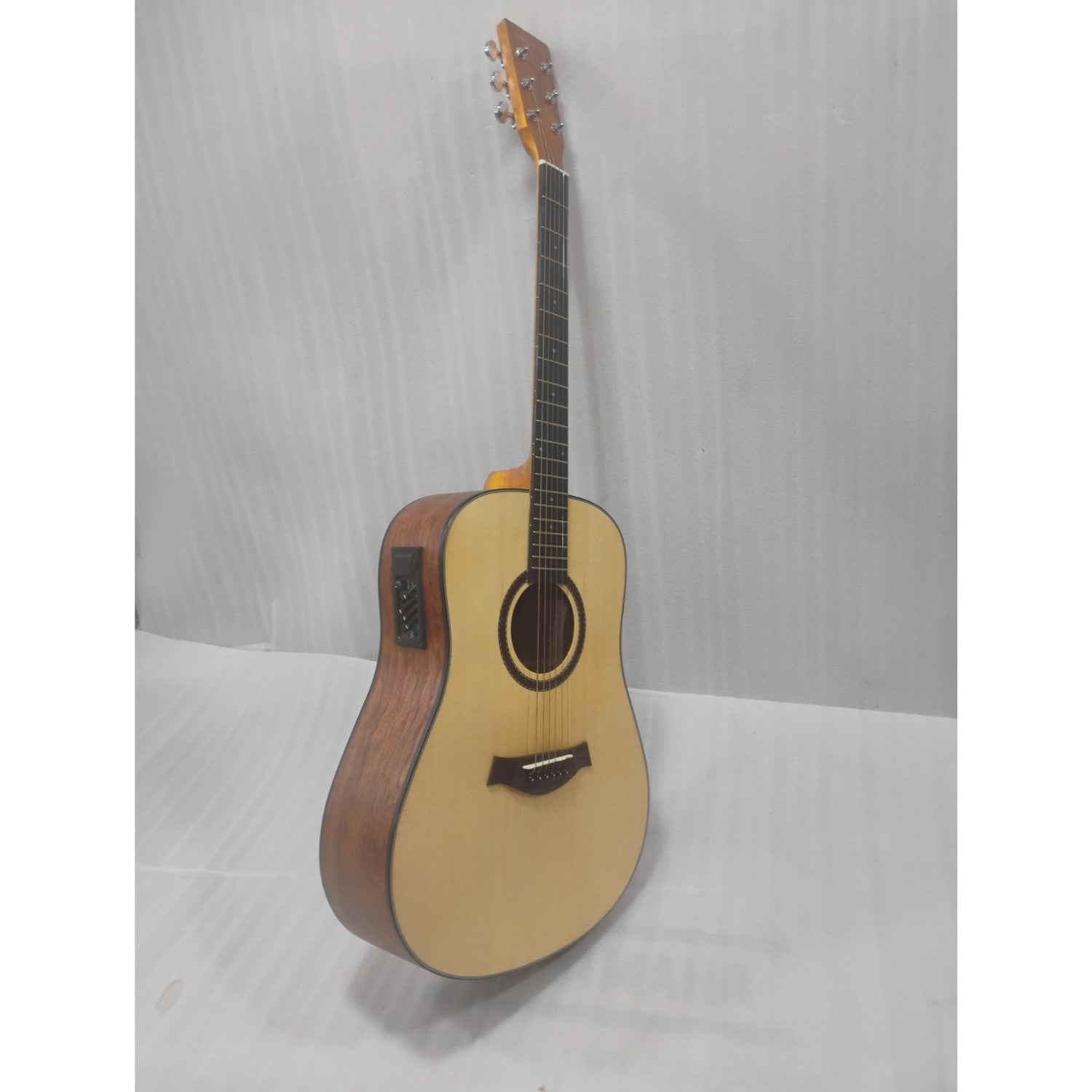 Vault DA25CE Dreadnought Shape Electro- Acoustic Guitar with Bubinga Back and Sides - Open Box B Stock