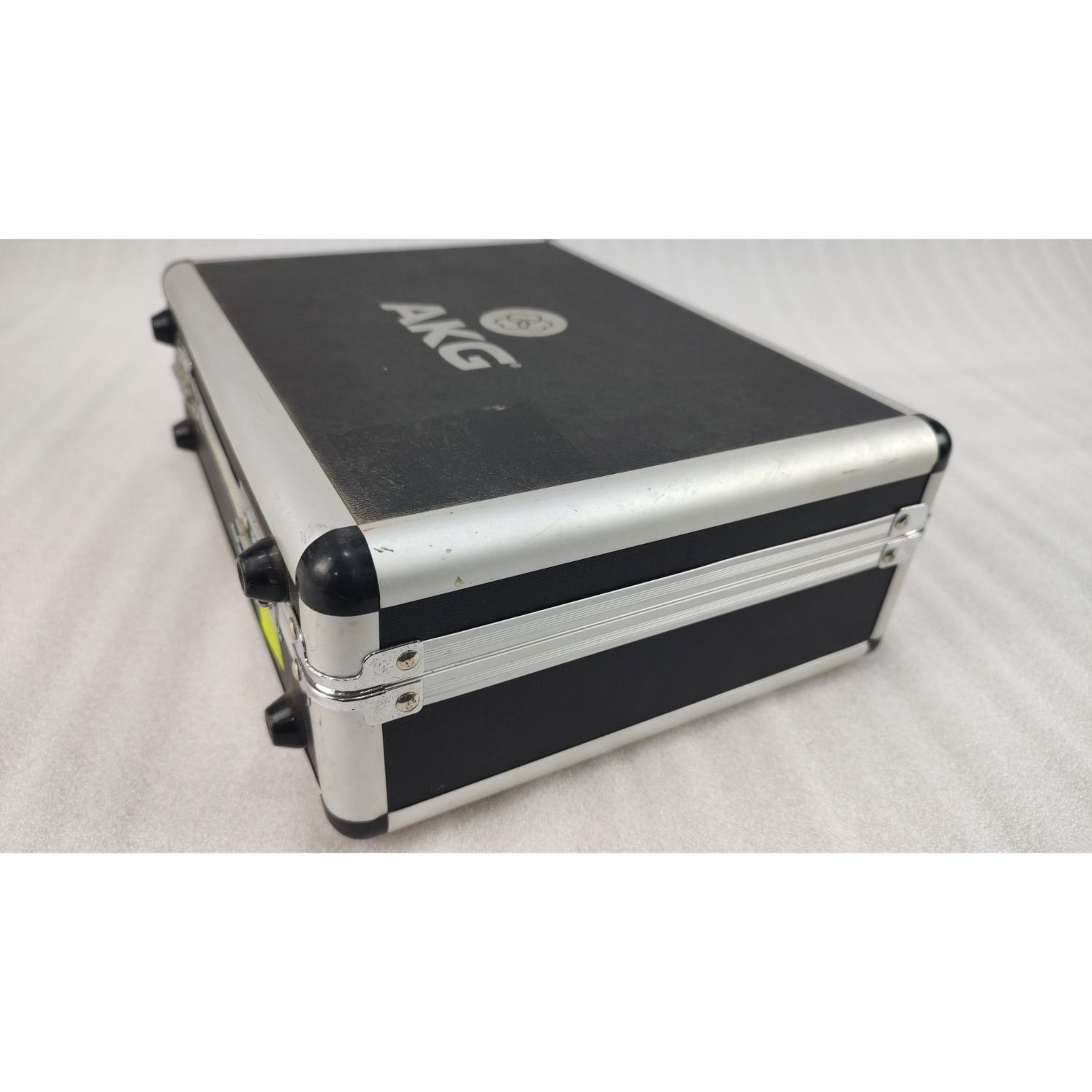 AKG Condenser Microphones AKG C214 Large Diaphragm Condenser Microphone with Aluminium Case - Open Box