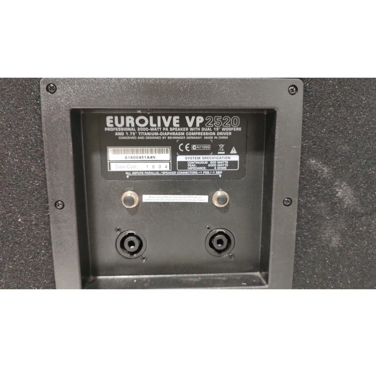 Behringer Pa Systems Behringer EUROLIVE VP2520 2000W Dual 15inch PA Speaker - Open Box