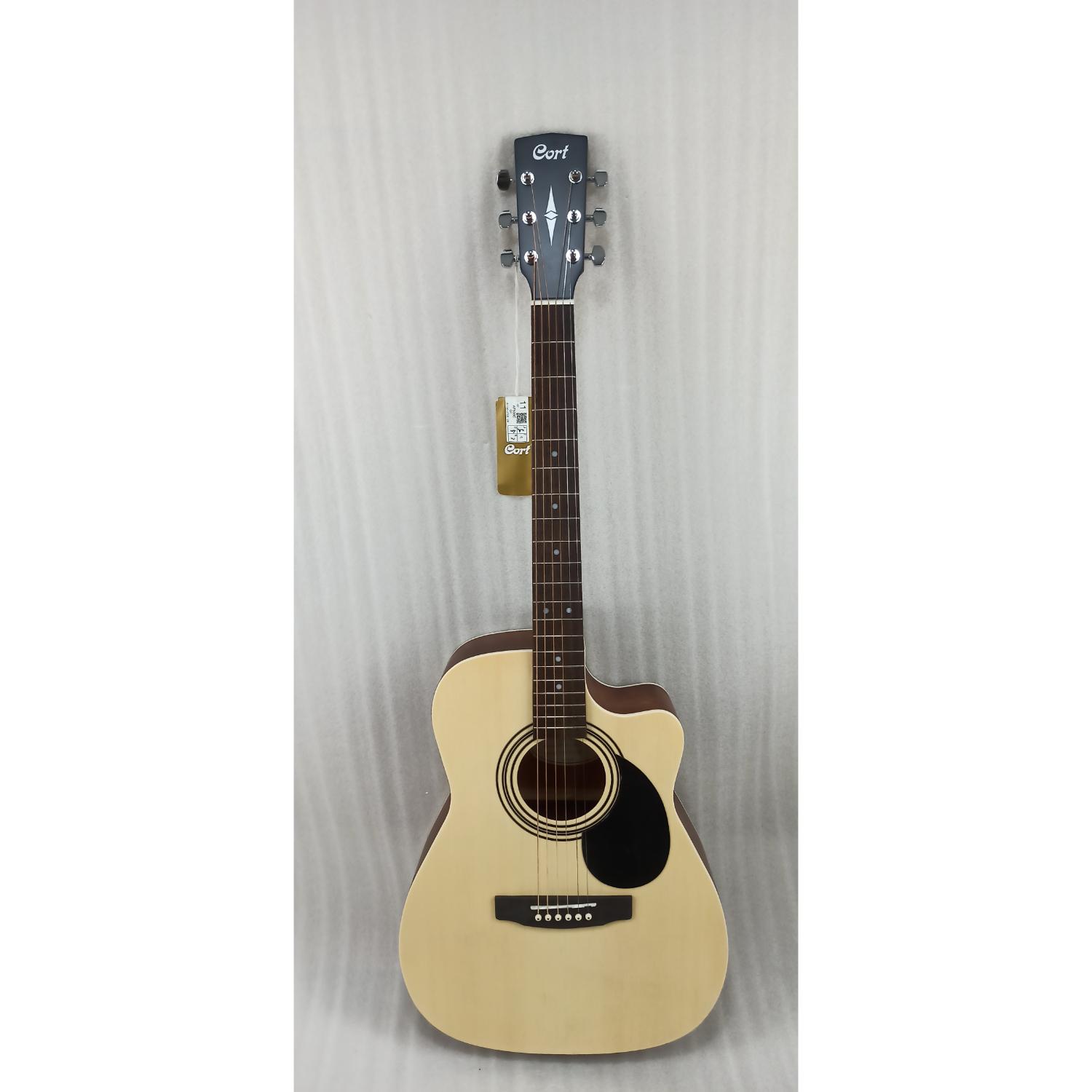 Cort Acoustic Guitars 202501104401 Cort AF500C Standard Series Cutaway 6 String Acoustic Guitar - Open Box
