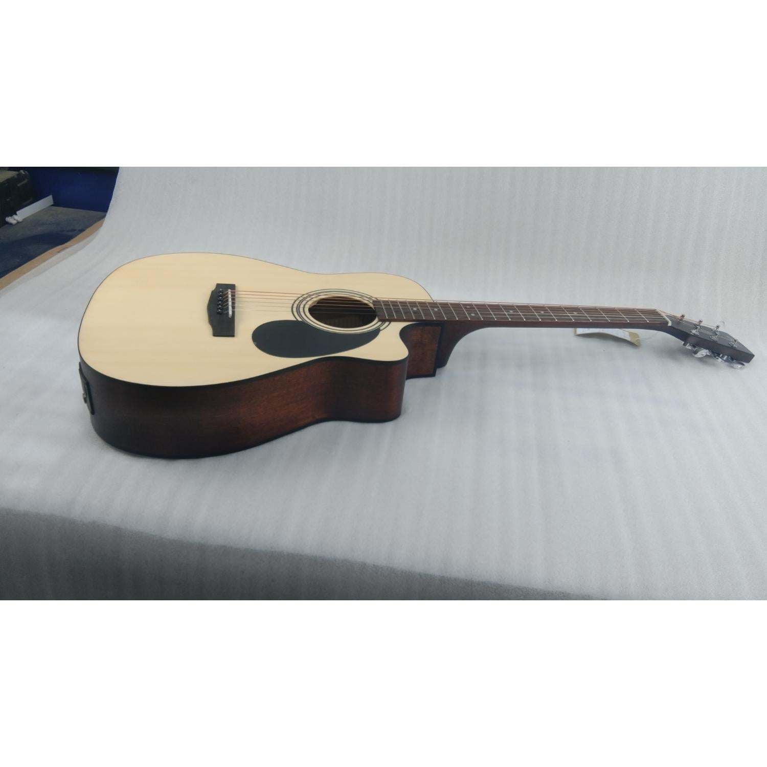 Cort Electro Acoustic Guitars Cort AF515CE 6-String Electro Acoustic Guitar - Open Pore - Open Box