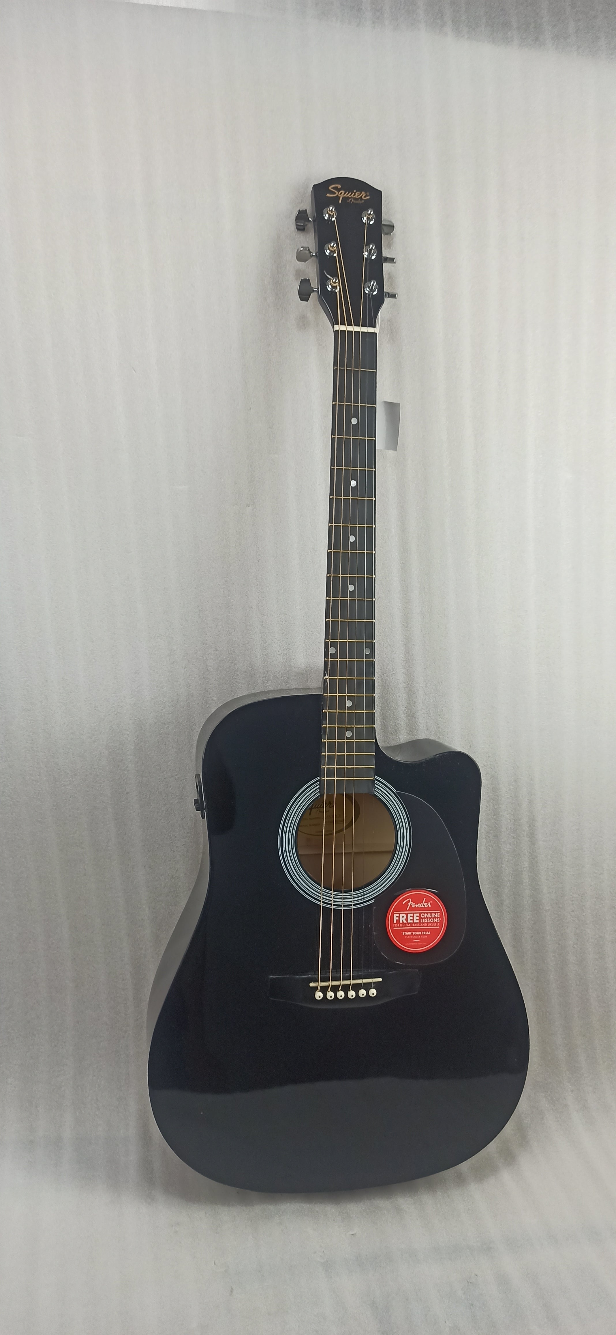 Fender Electro Acoustic Guitars 202501087064 Fender Squier SA-105CE Cutaway Electro Acoustic Guitar - Open Box #barcode_202501087096