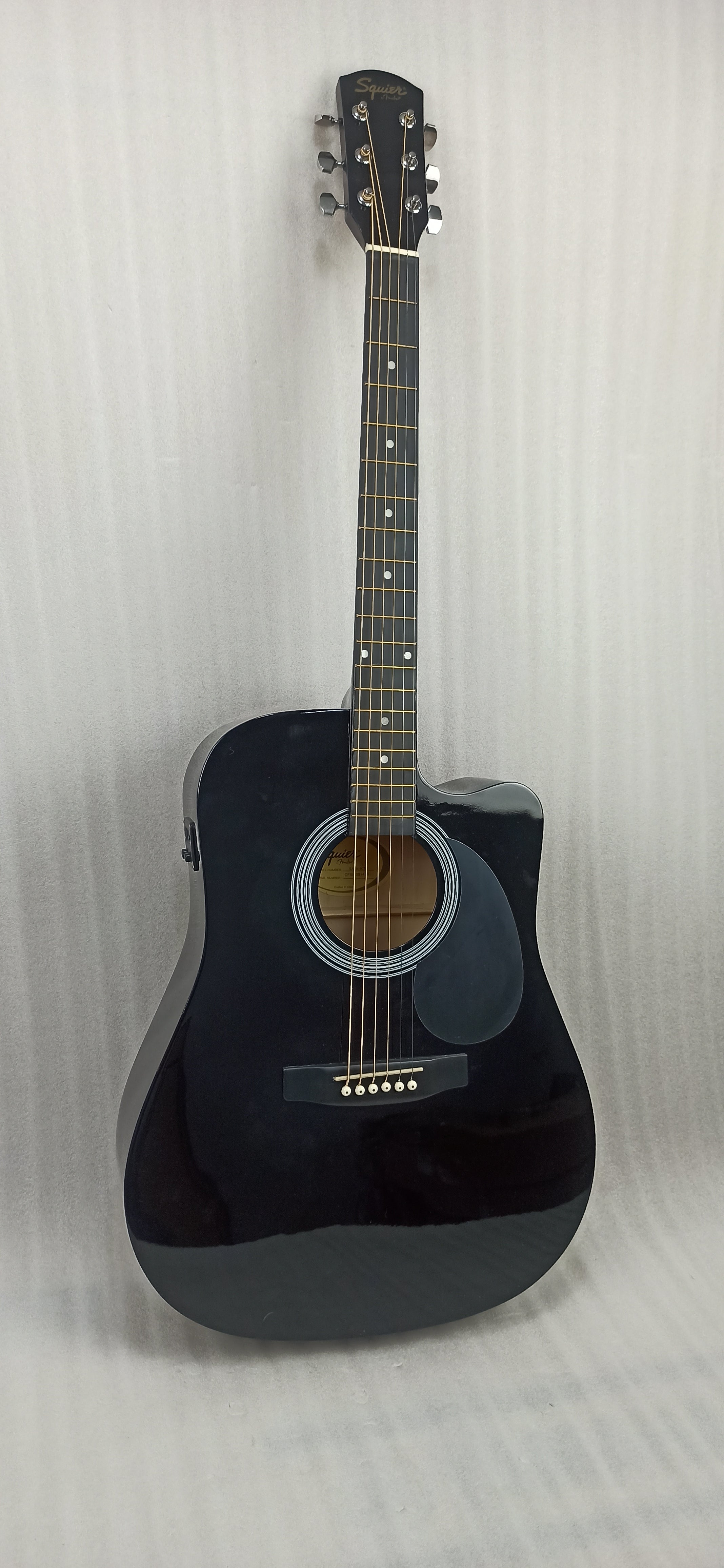 Fender Electro Acoustic Guitars 202501087096 Fender Squier SA-105CE Cutaway Electro Acoustic Guitar - Open Box #barcode_202501087096