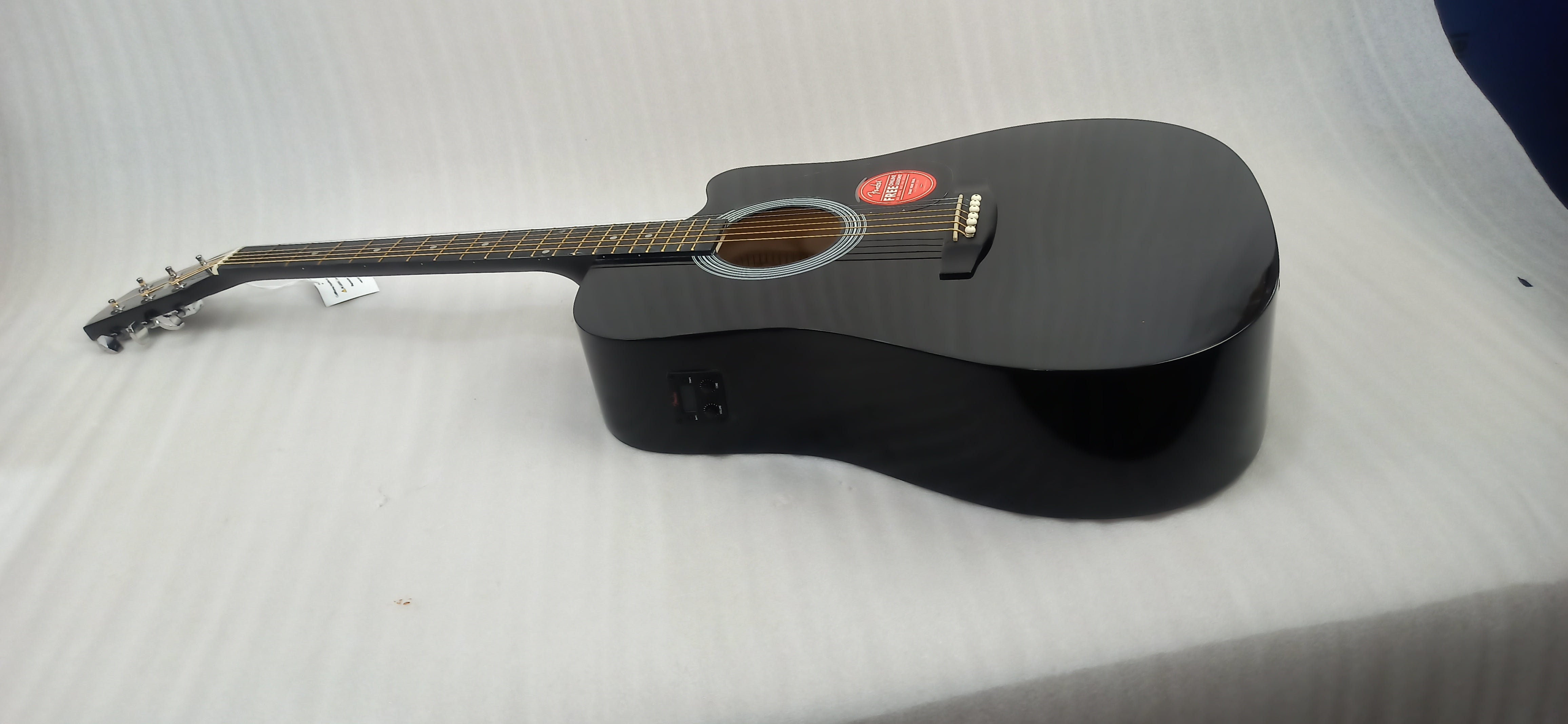Fender Electro Acoustic Guitars Fender Squier SA-105CE Cutaway Electro Acoustic Guitar - Open Box #barcode_202501087096