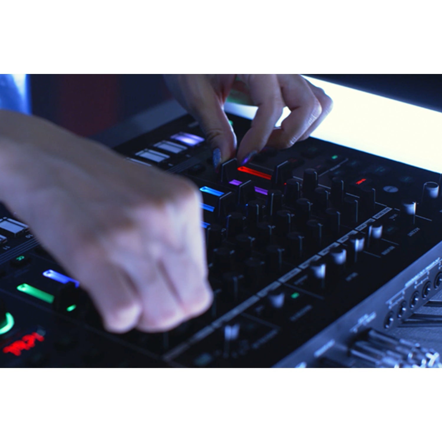 Roland TR-8S Rhythm Performer 100W Drum Machine