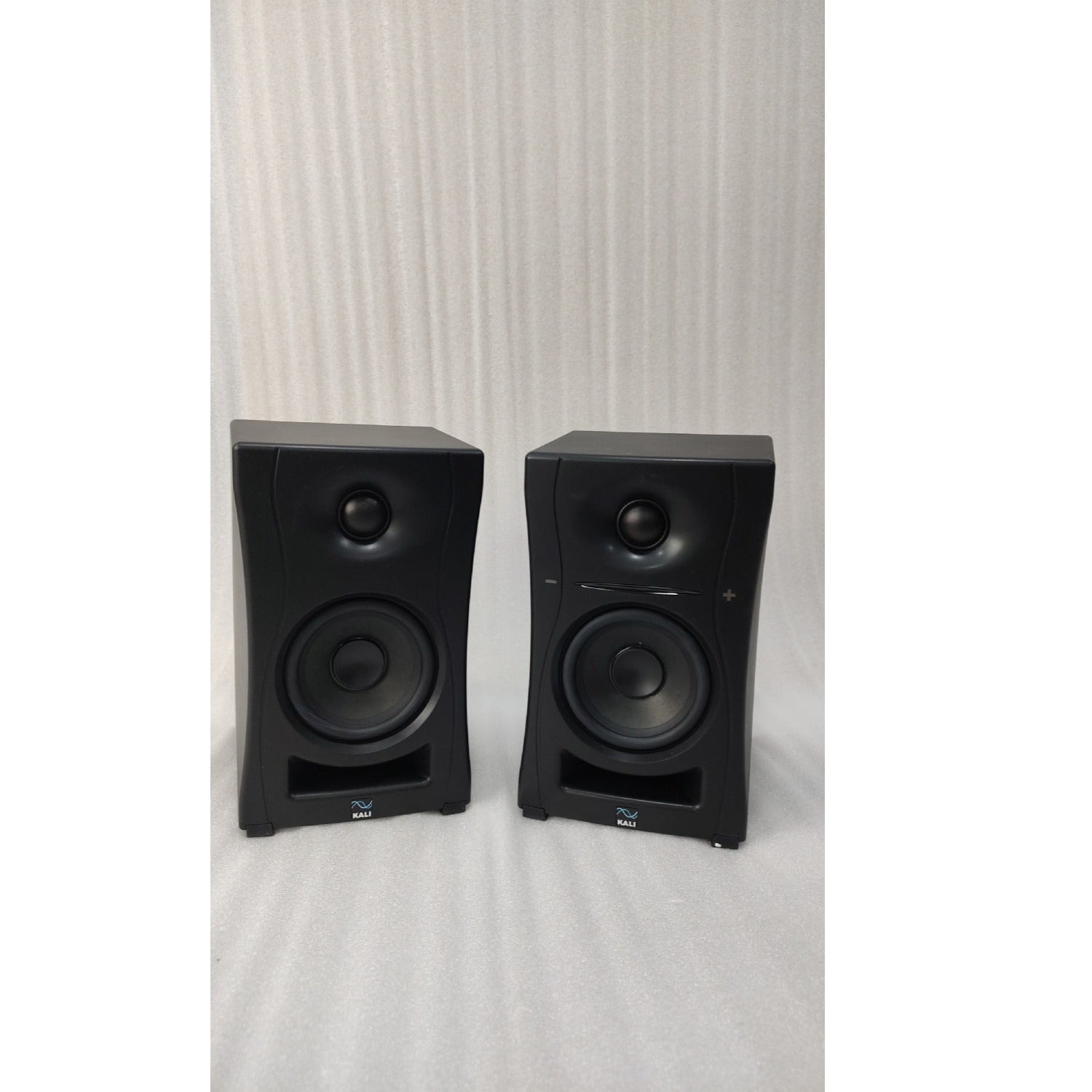 Kali Audio Monitor Speakers Kali Audio LP-UNF 4.5" Ultra Nearfield Powered Studio Monitors - Pair  - Open Box