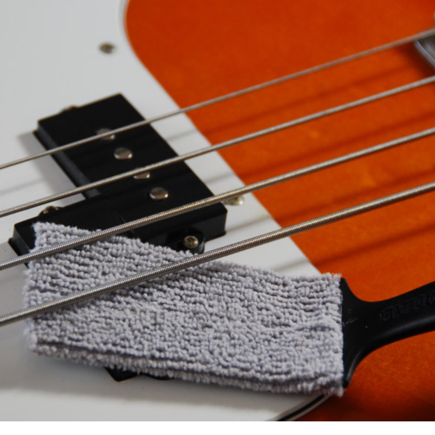 Music Nomad Cleaners and Conditioners Music Nomad MN205 All in 1 String, Body And Hardware Cleaning Tool