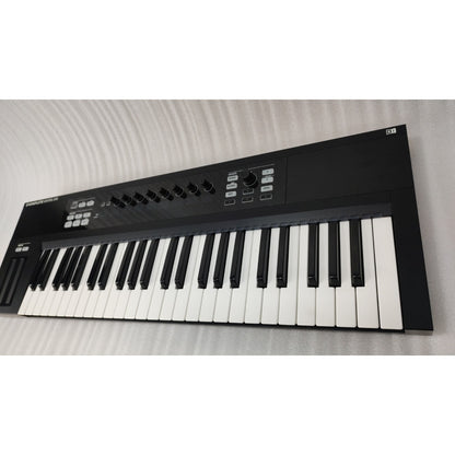 Native Instruments Midi Keyboards Native Instruments Komplete Kontrol S49 MK1 Midi Keyboard with Free Upgrade To Komplete 12 Select - Open Box