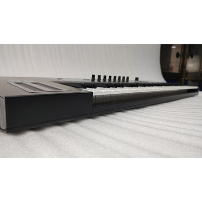 Native Instruments Midi Keyboards Native Instruments Komplete Kontrol S49 MK1 Midi Keyboard with Free Upgrade To Komplete 12 Select - Open Box