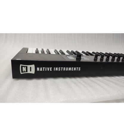 Native Instruments Midi Keyboards Native Instruments Komplete Kontrol S49 MK1 Midi Keyboard with Free Upgrade To Komplete 12 Select - Open Box