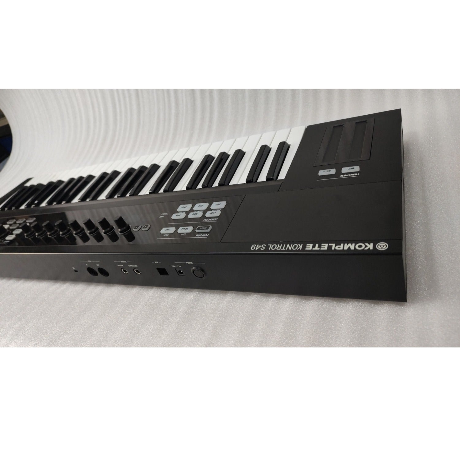 Native Instruments Midi Keyboards Native Instruments Komplete Kontrol S49 MK1 Midi Keyboard with Free Upgrade To Komplete 12 Select - Open Box