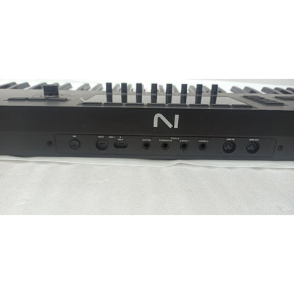 Native Instruments Midi Keyboards Native Instruments Komplete Kontrol S61 MK3 Midi Keyboard - Open Box