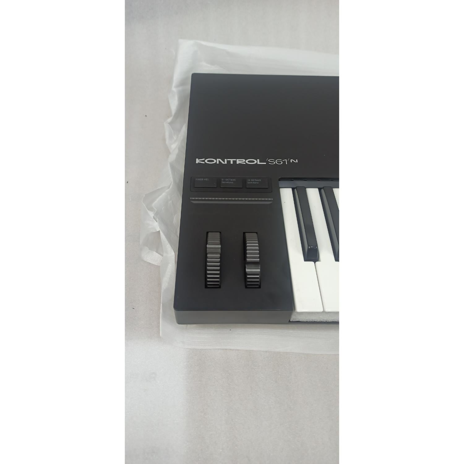 Native Instruments Midi Keyboards Native Instruments Komplete Kontrol S61 MK3 Midi Keyboard - Open Box