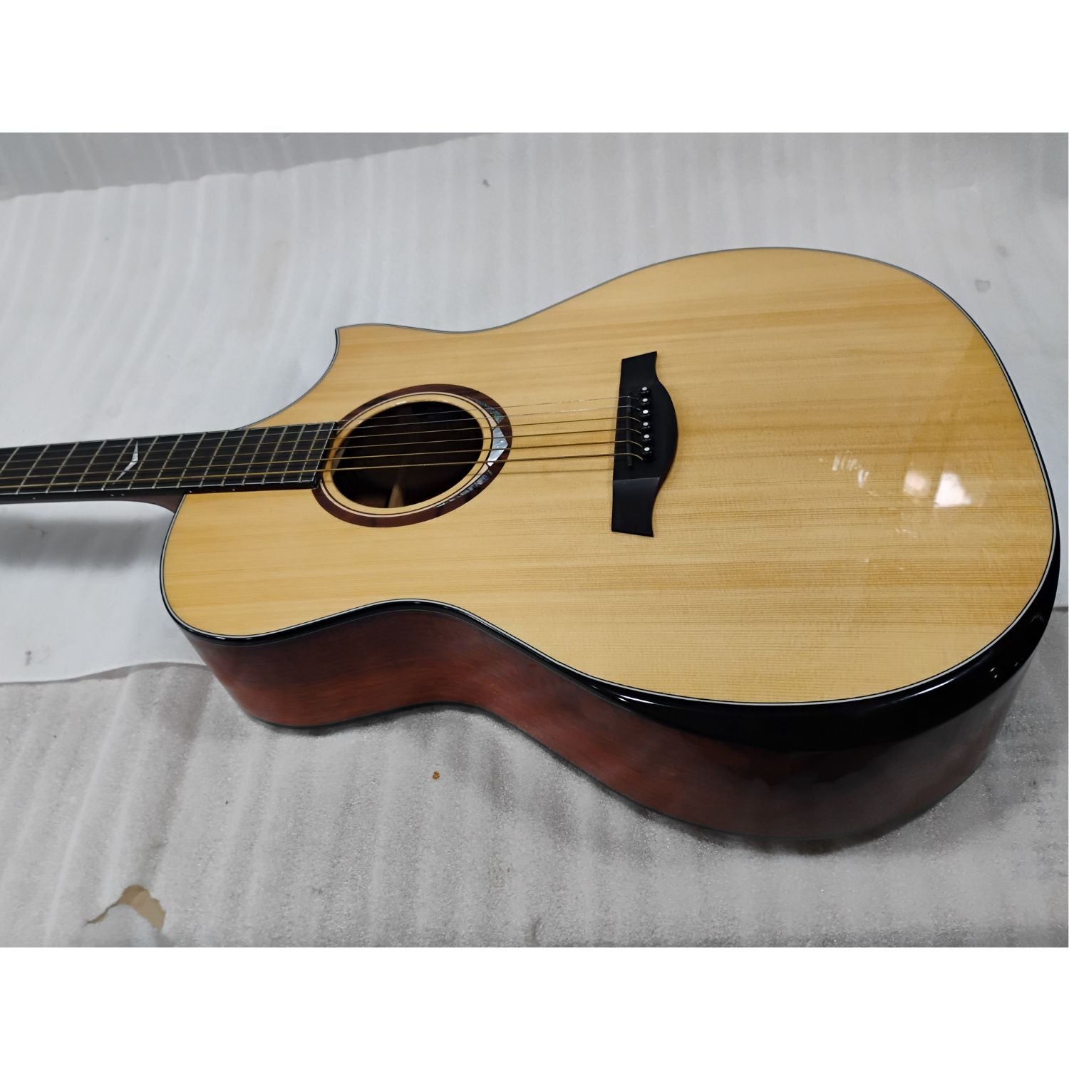 Parkwood Electro Acoustic Guitars Parkwood GA980ADK GA Series Grand Auditorium Cutaway Electro Acoustic Guitar with Case - Open Box