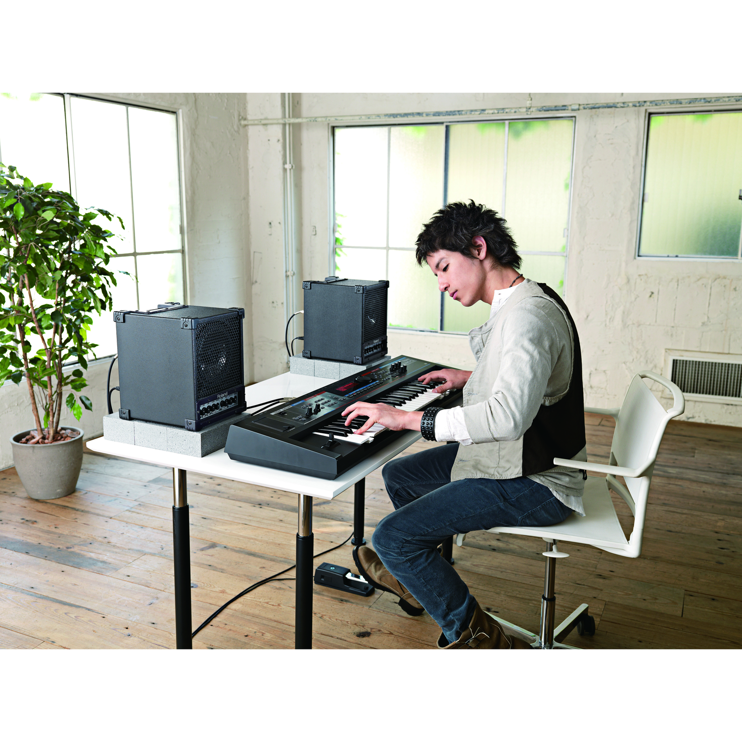 Roland Synthesizers Roland JUNODi Synthesizer Keyboard