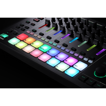 Roland Synthesizers Roland MC 707 8 Tracks Groovebox