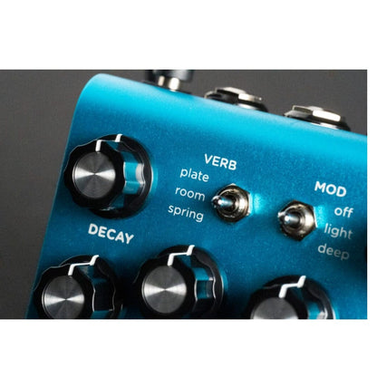 strymon effect pedals strymon bluesky v2 reverberator pedal