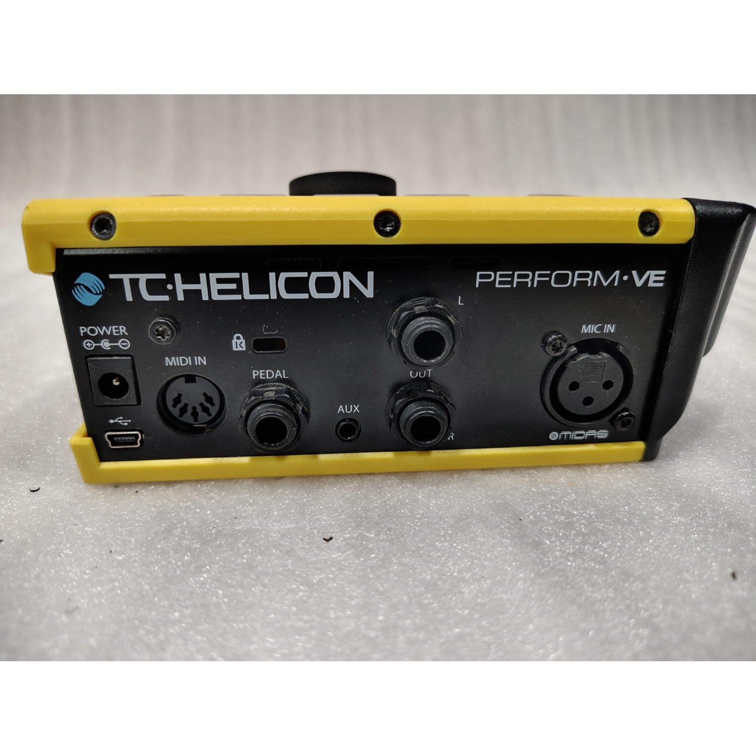 TC Helicon Looper Pedals TC Helicon Perform-VE Vocal Manipulator and Drum Looper - Open Box