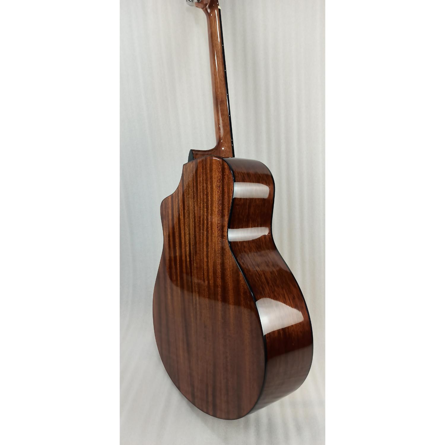 Vault Acoustic Guitars Vault Artisan Premium Acoustic Guitar with Solid Spruce Top and Solid Mahogany Back and Sides - Open Box